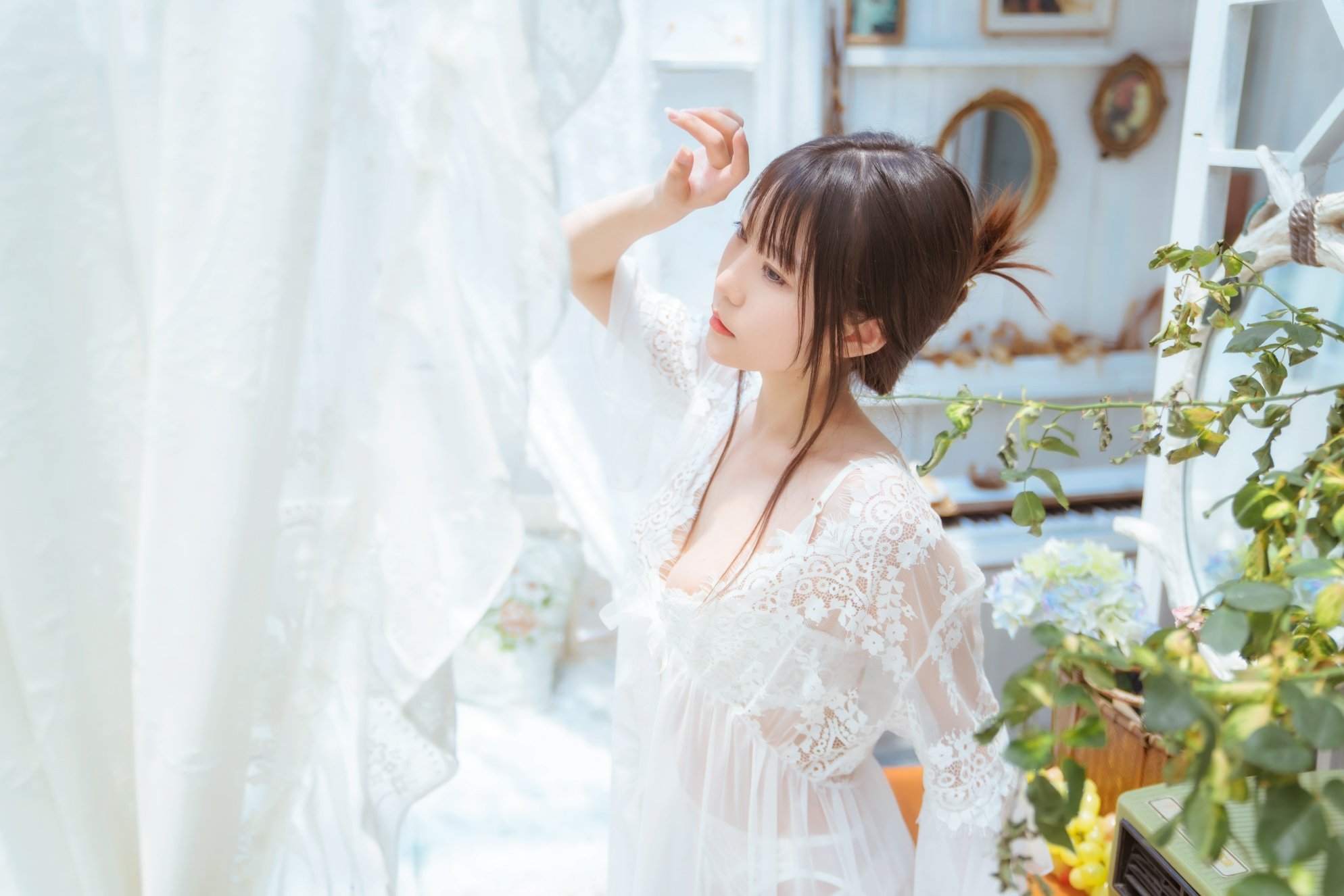 Vanilla Meow Lulu No. 001 Glass House Girl