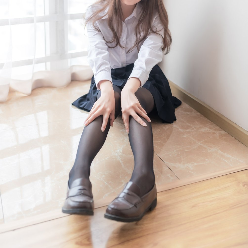 Vanilla Meow Lulu No. 003: Black Silk Cute Girl