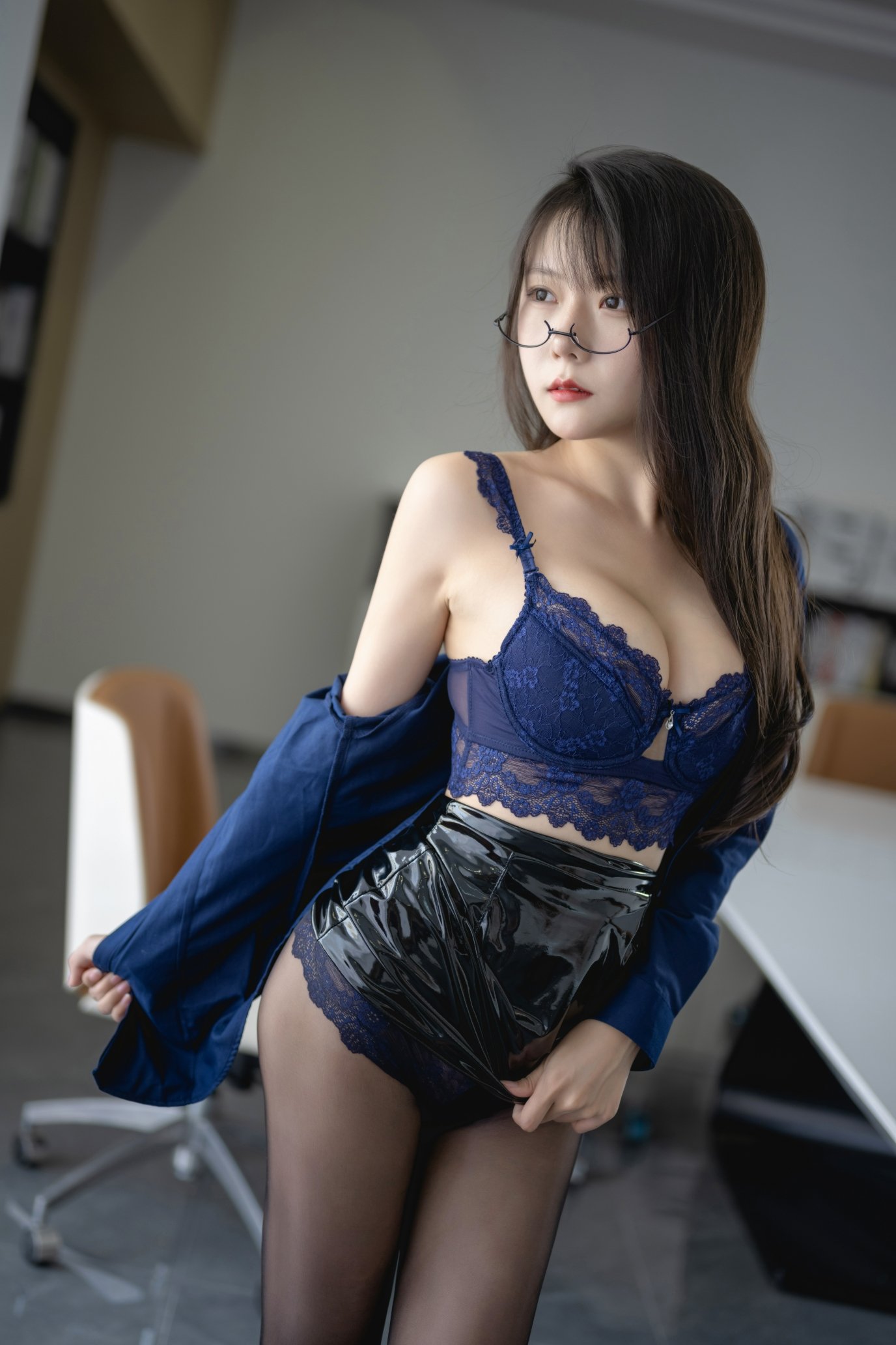香草喵露露 NO.024 小露亂撞 會議室OL