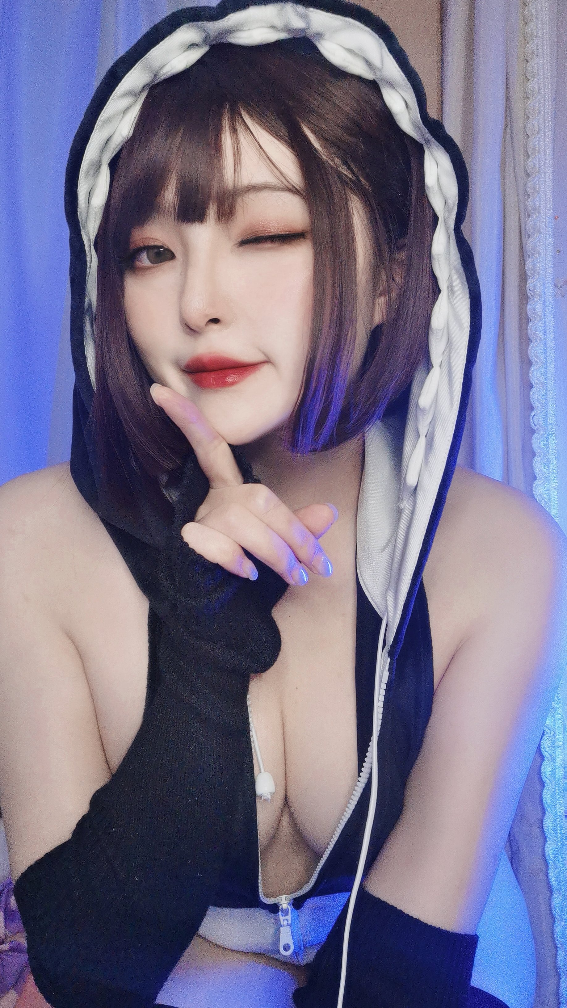 Natsuko Xia Xia Zi - Orca Self-Photo