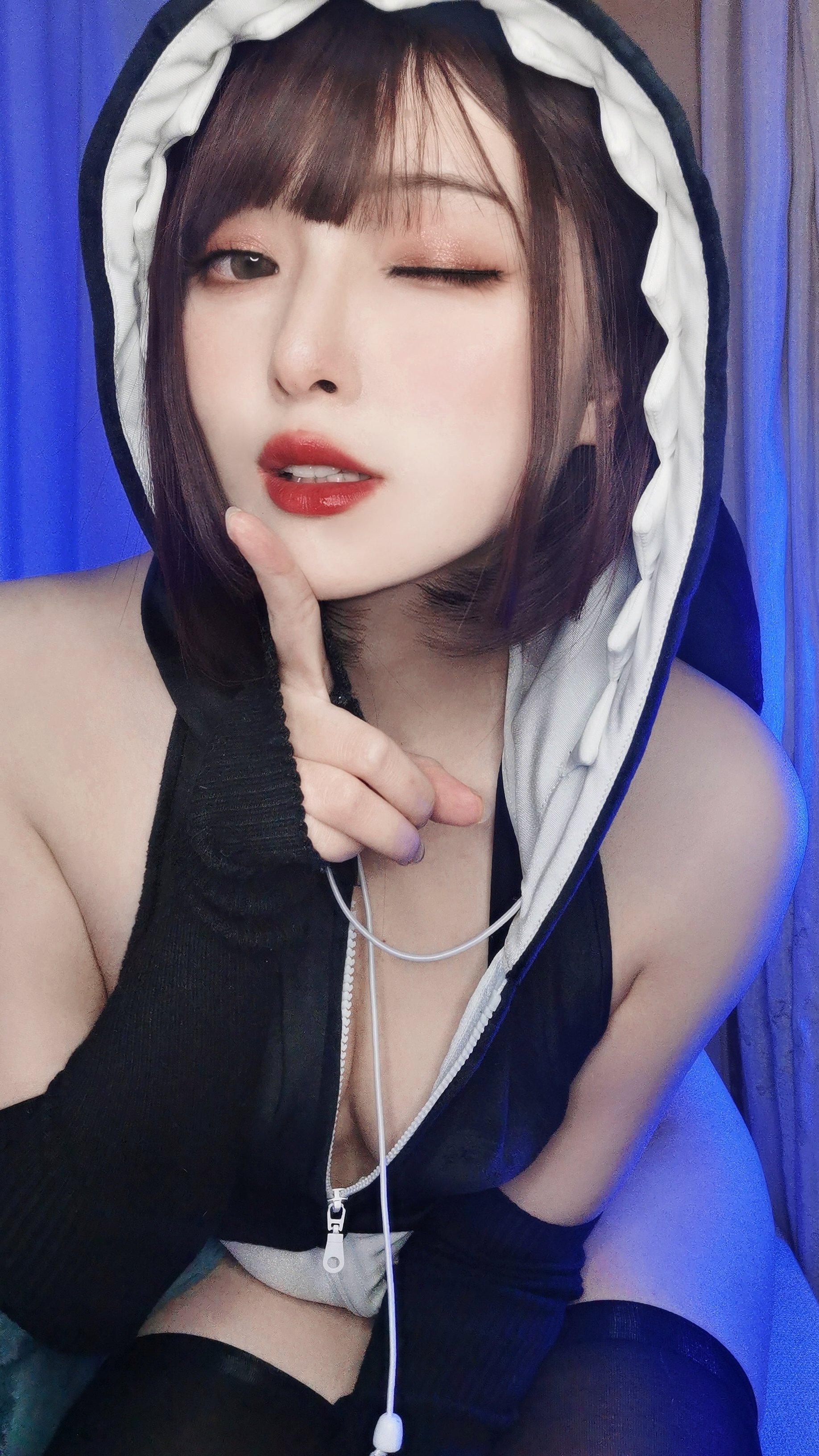Natsuko Xia Xia Zi - Orca Self-Photo