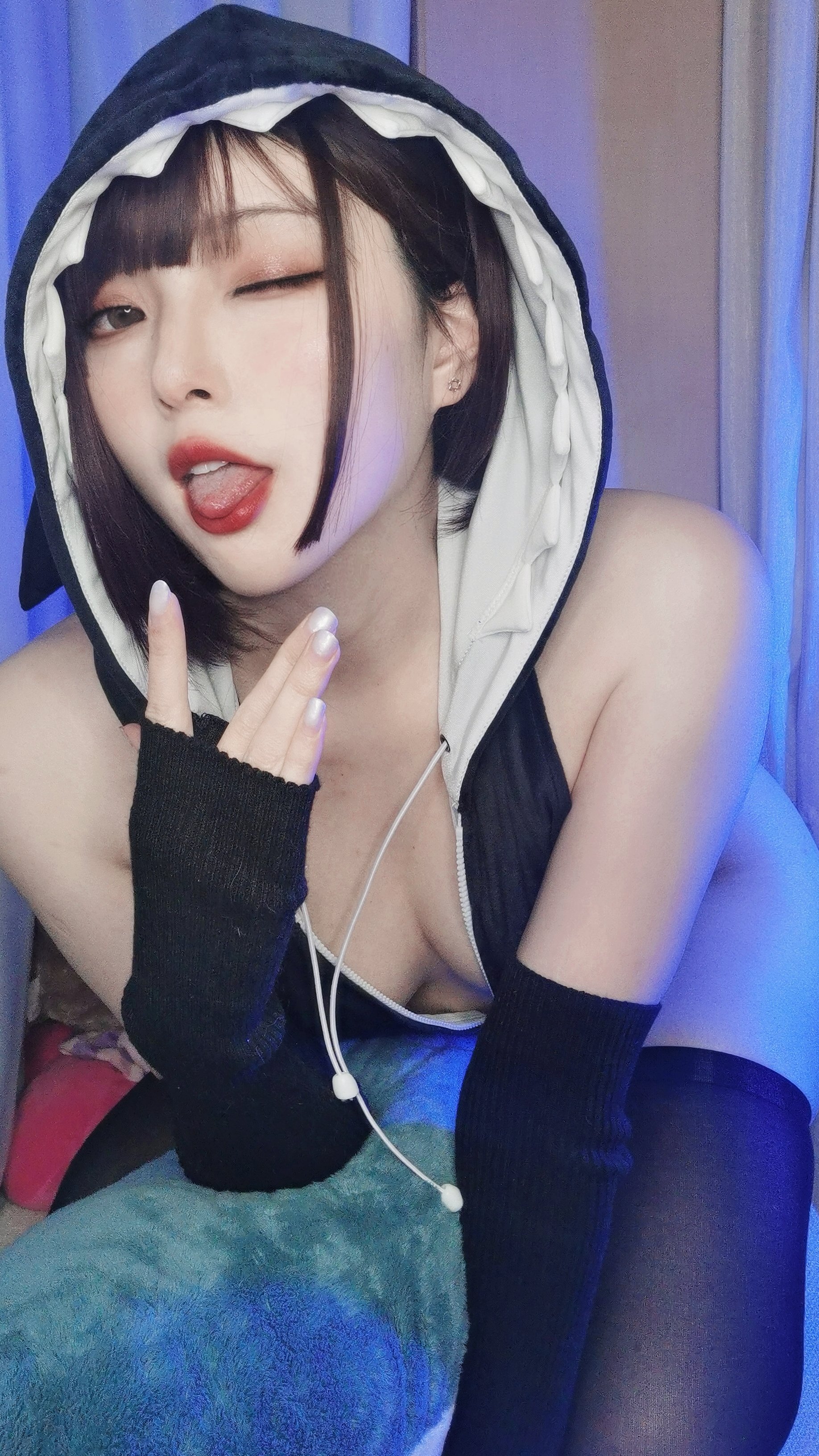 Natsuko Xia Xia Zi - Orca Self-Photo