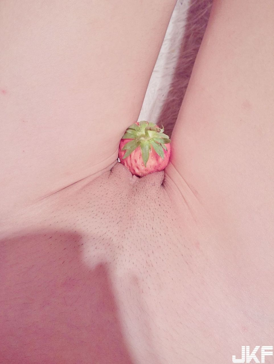 微博网红 软萌萝莉小仙 - 鲍鲍吃草莓
