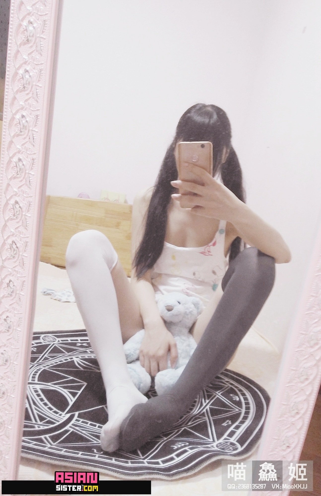 Internet celebrity  belle ta - Meowxianji black and white socks