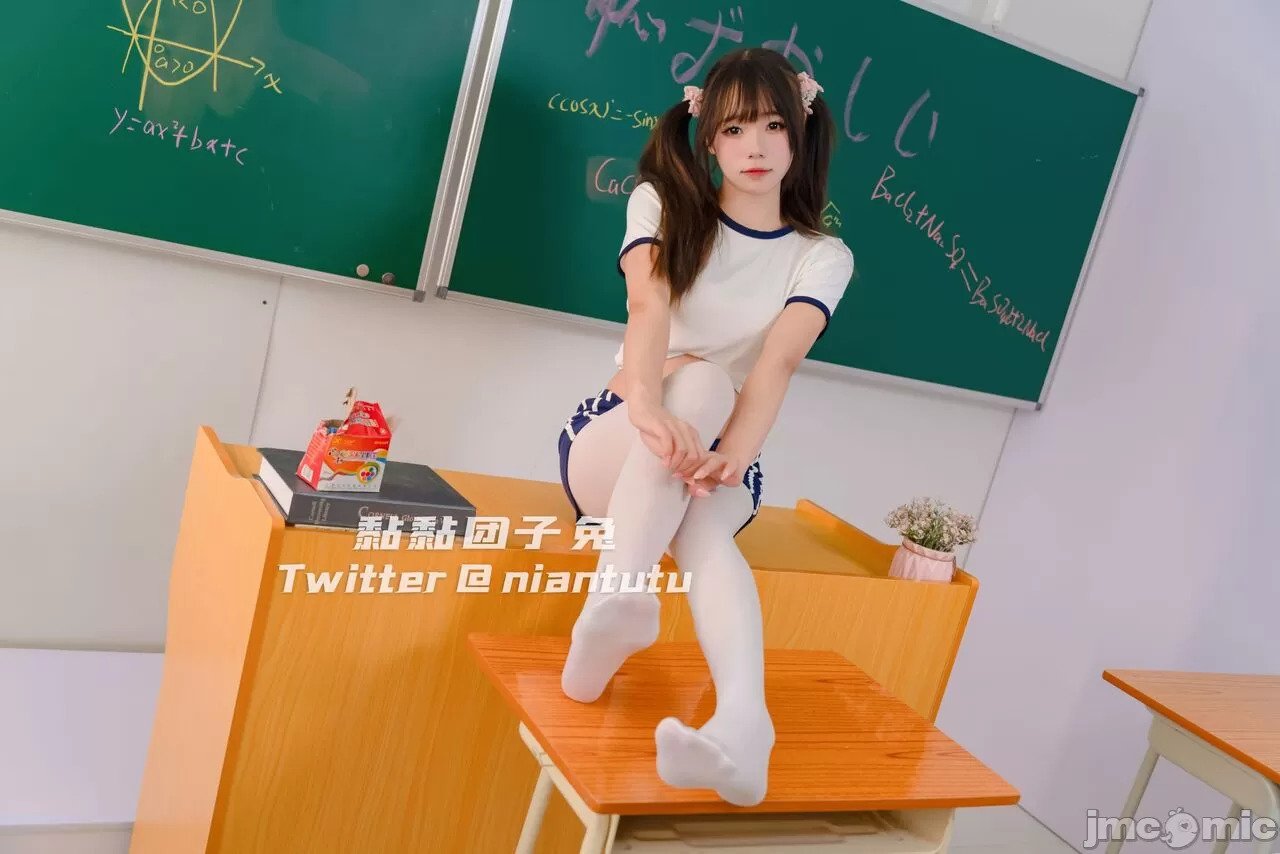 黏黏团子兔-双马尾体操服