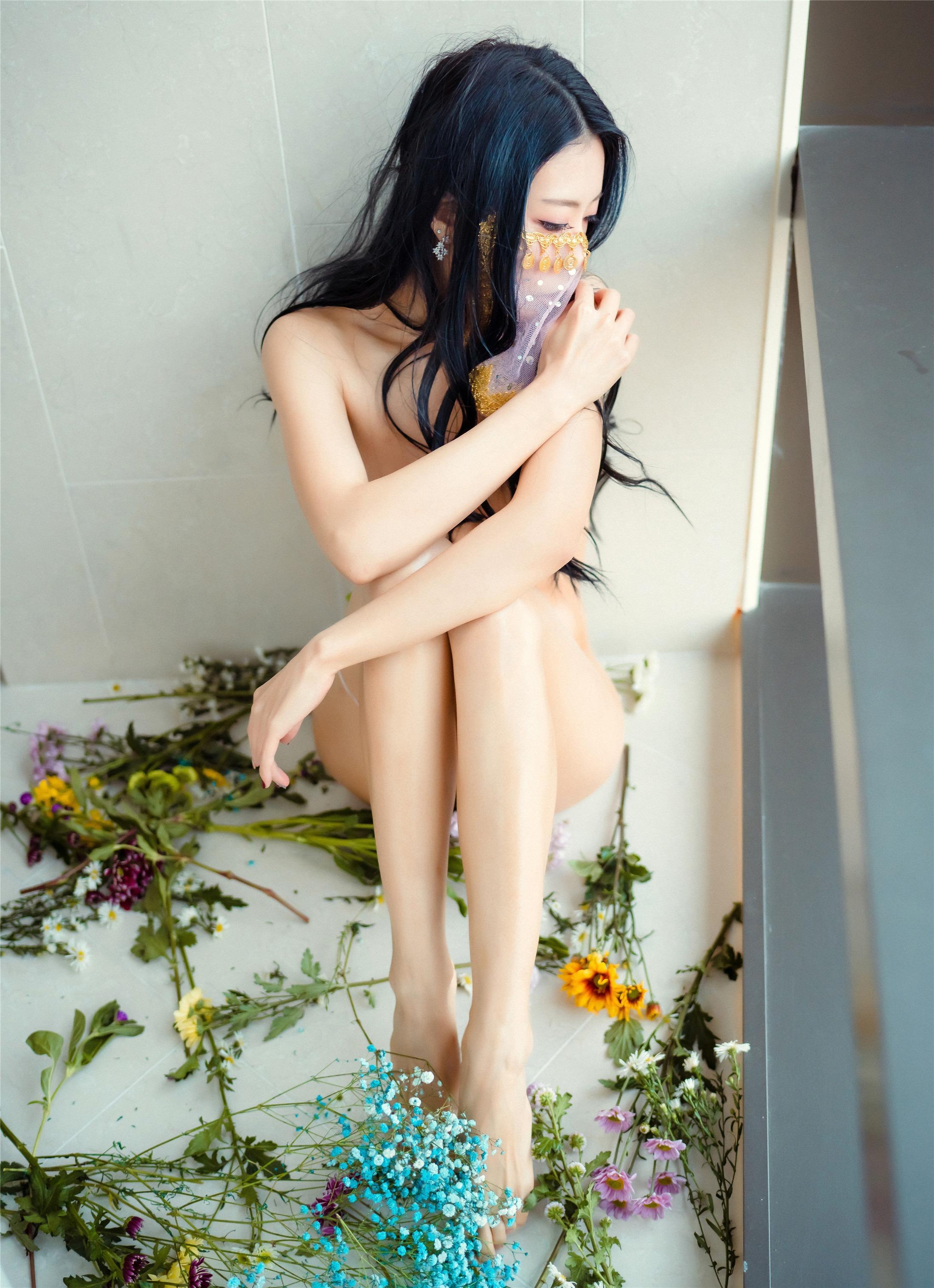 [Moon Night Snap] Mona 모나 - Happy Birthday Vol.3 42P