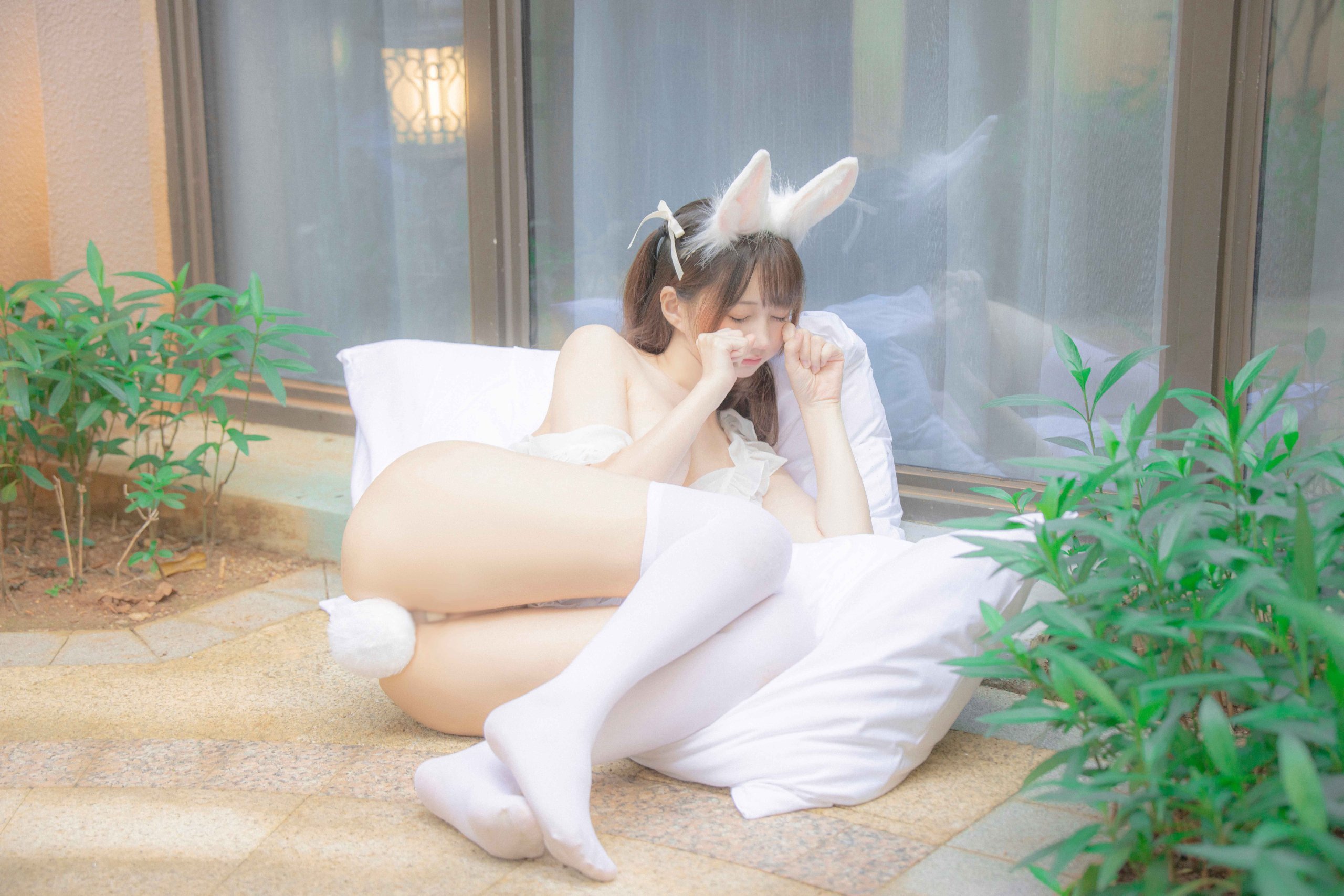 Nagisa魔物喵] White Rabbit