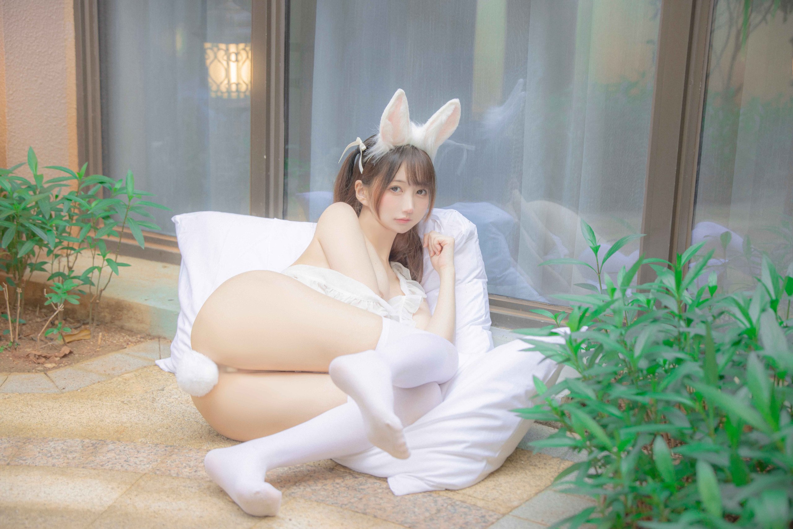 Nagisa魔物喵] White Rabbit