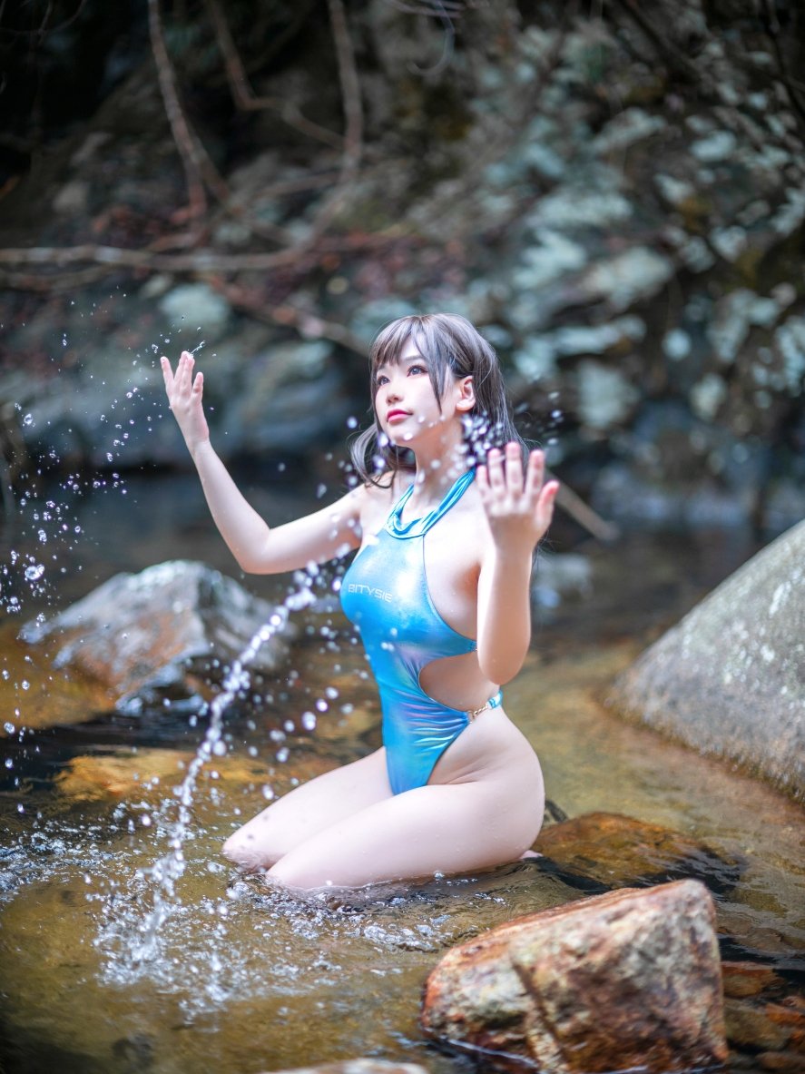 Qi Qi Na Na Zi No. 008 Swimming