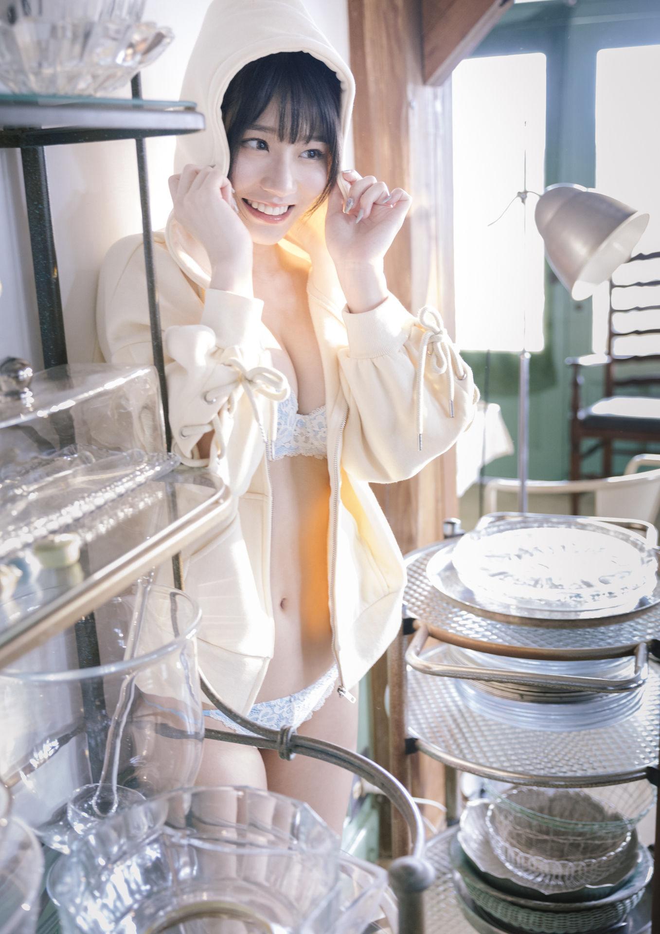 河北彩花写真集「So in Love」78P