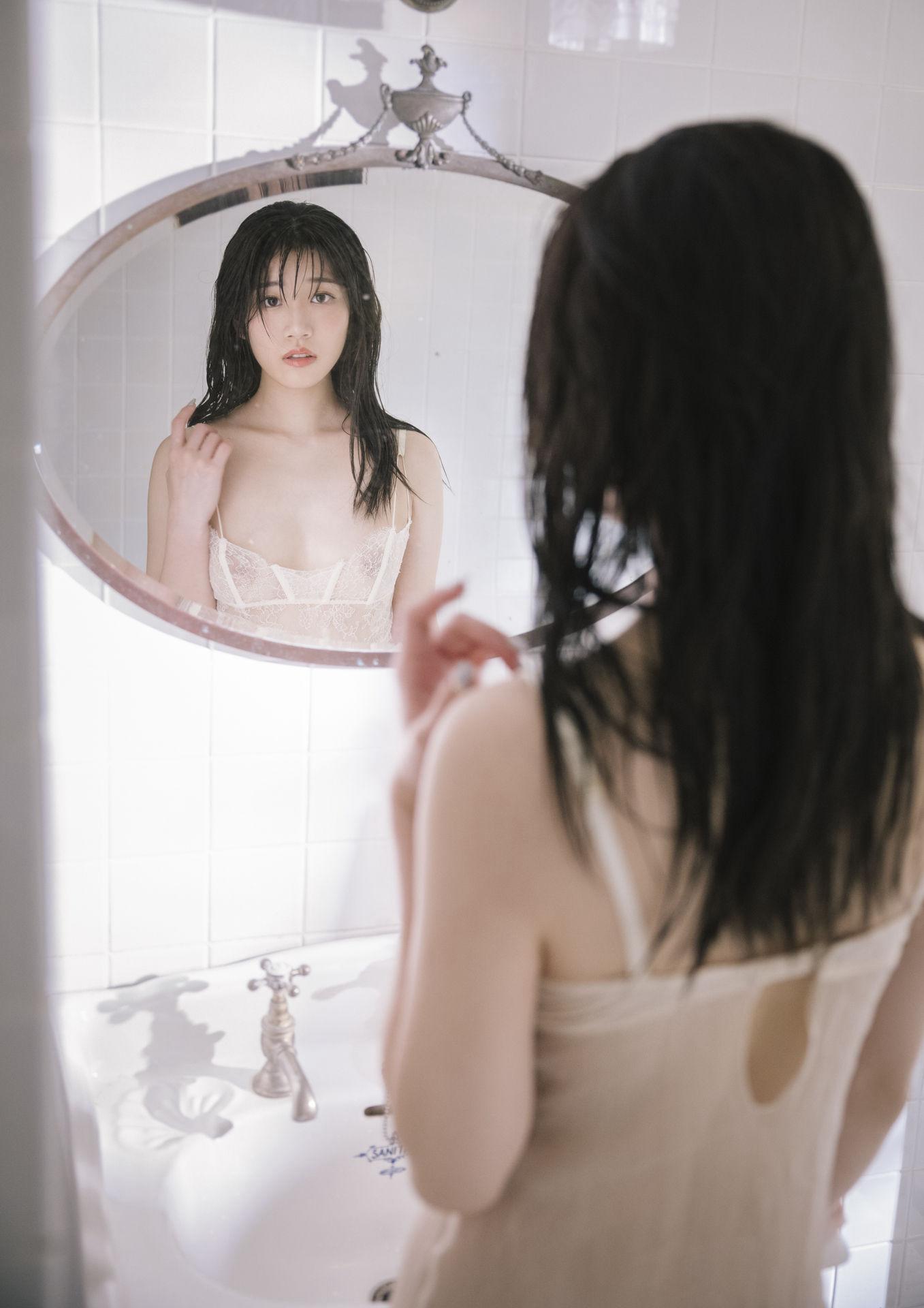 河北彩花写真集「So in Love」78P