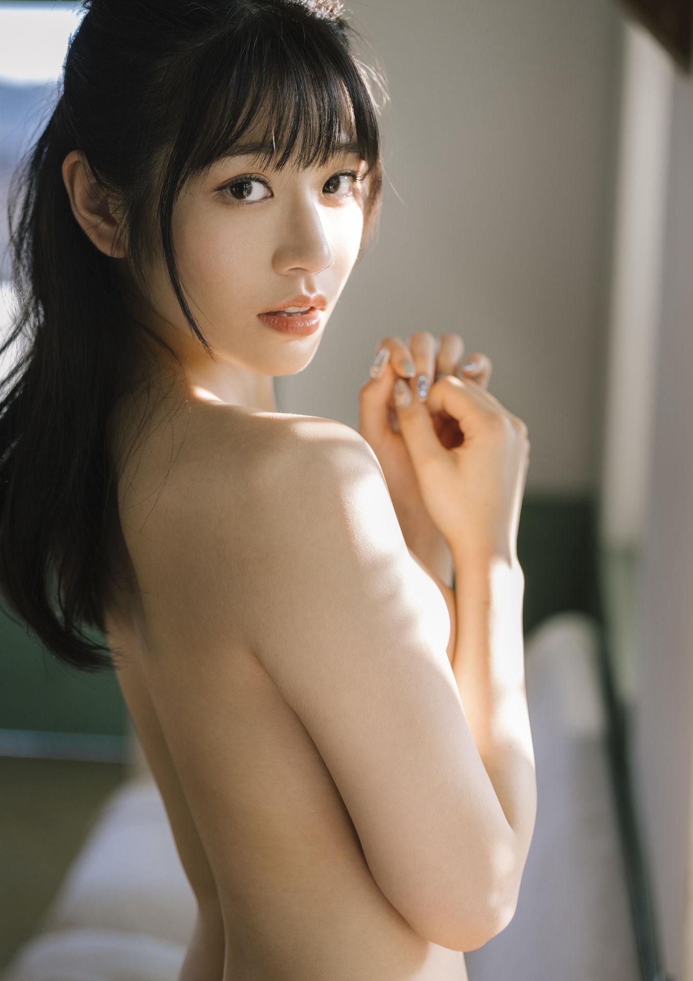 河北彩花写真集「So in Love」78P