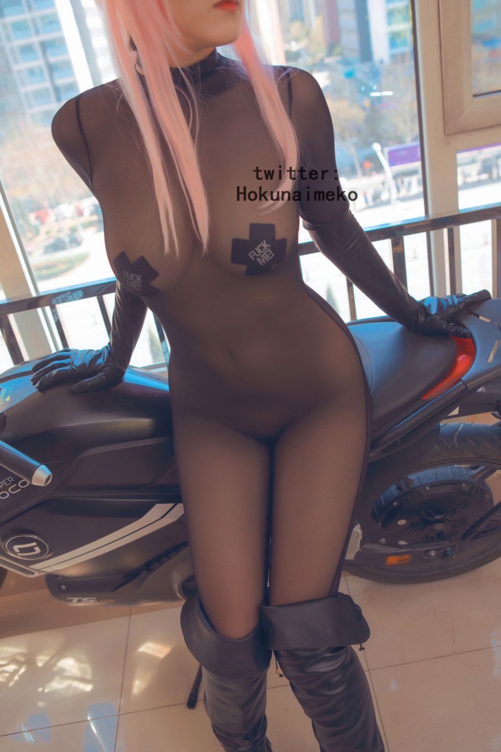 호쿠나이메코] 오토바이 언니