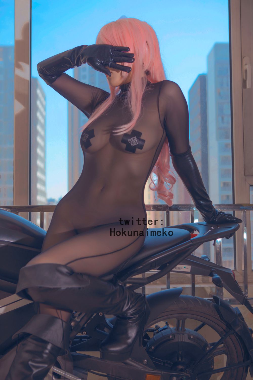 호쿠나이메코] 오토바이 언니