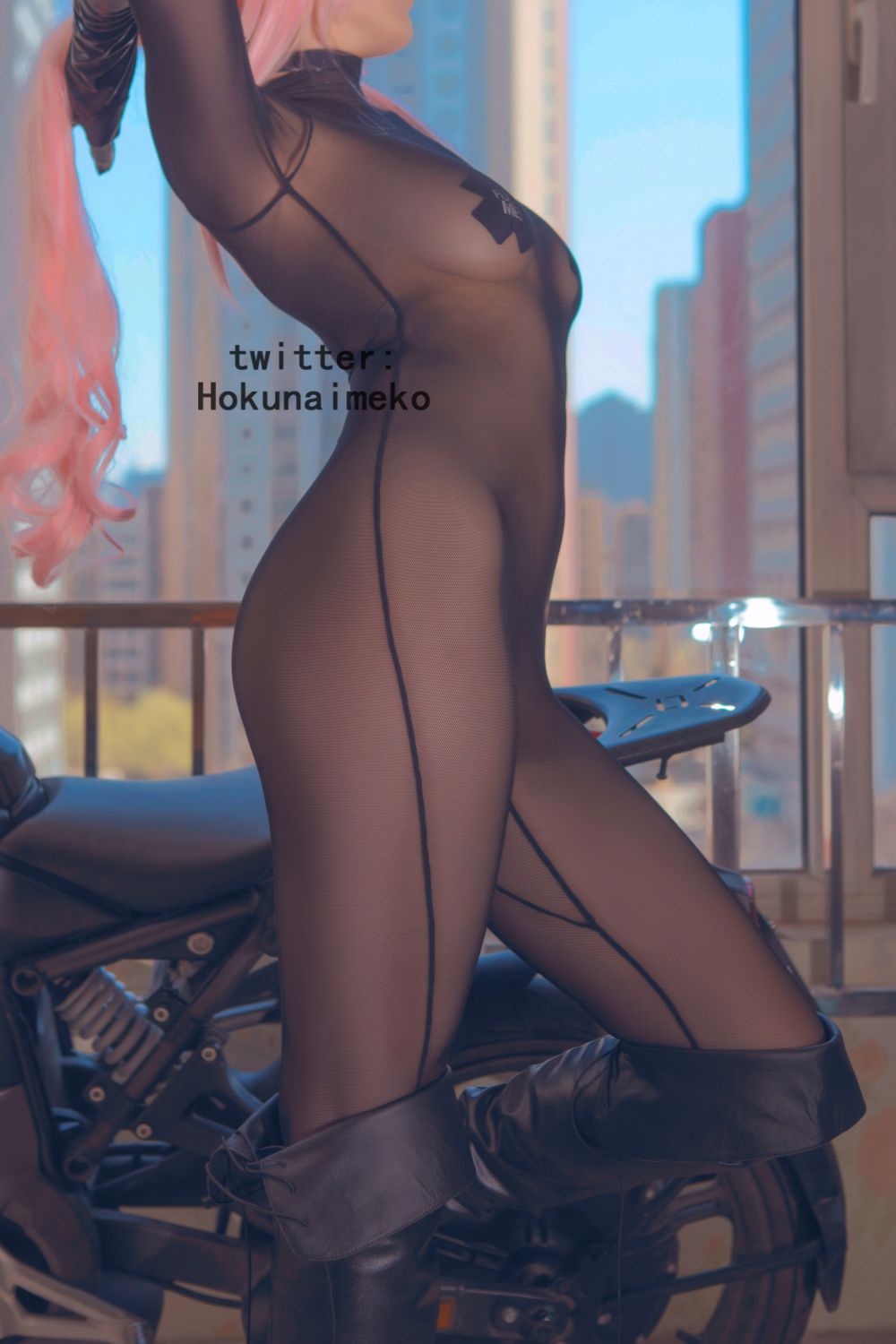호쿠나이메코] 오토바이 언니