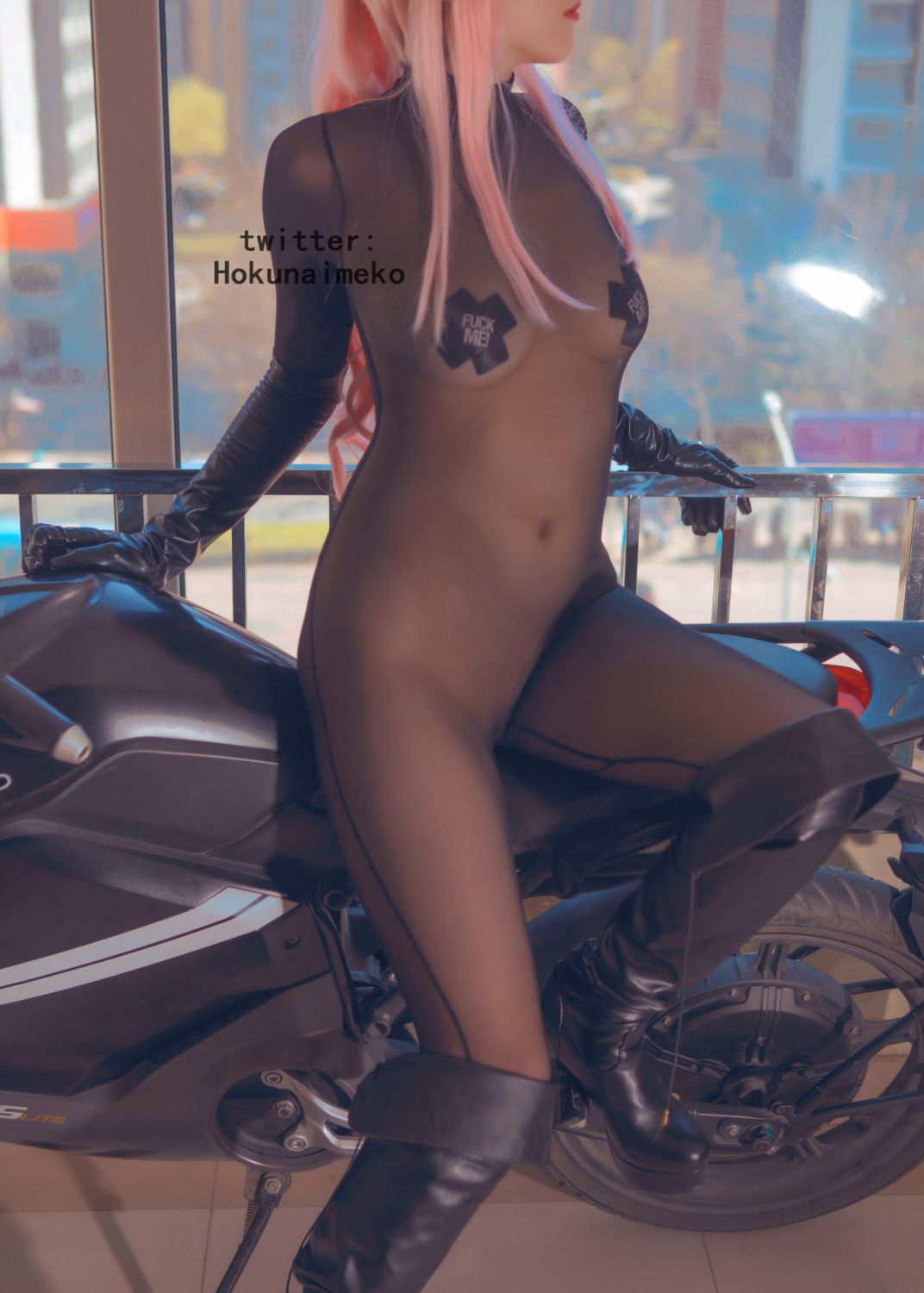 호쿠나이메코] 오토바이 언니