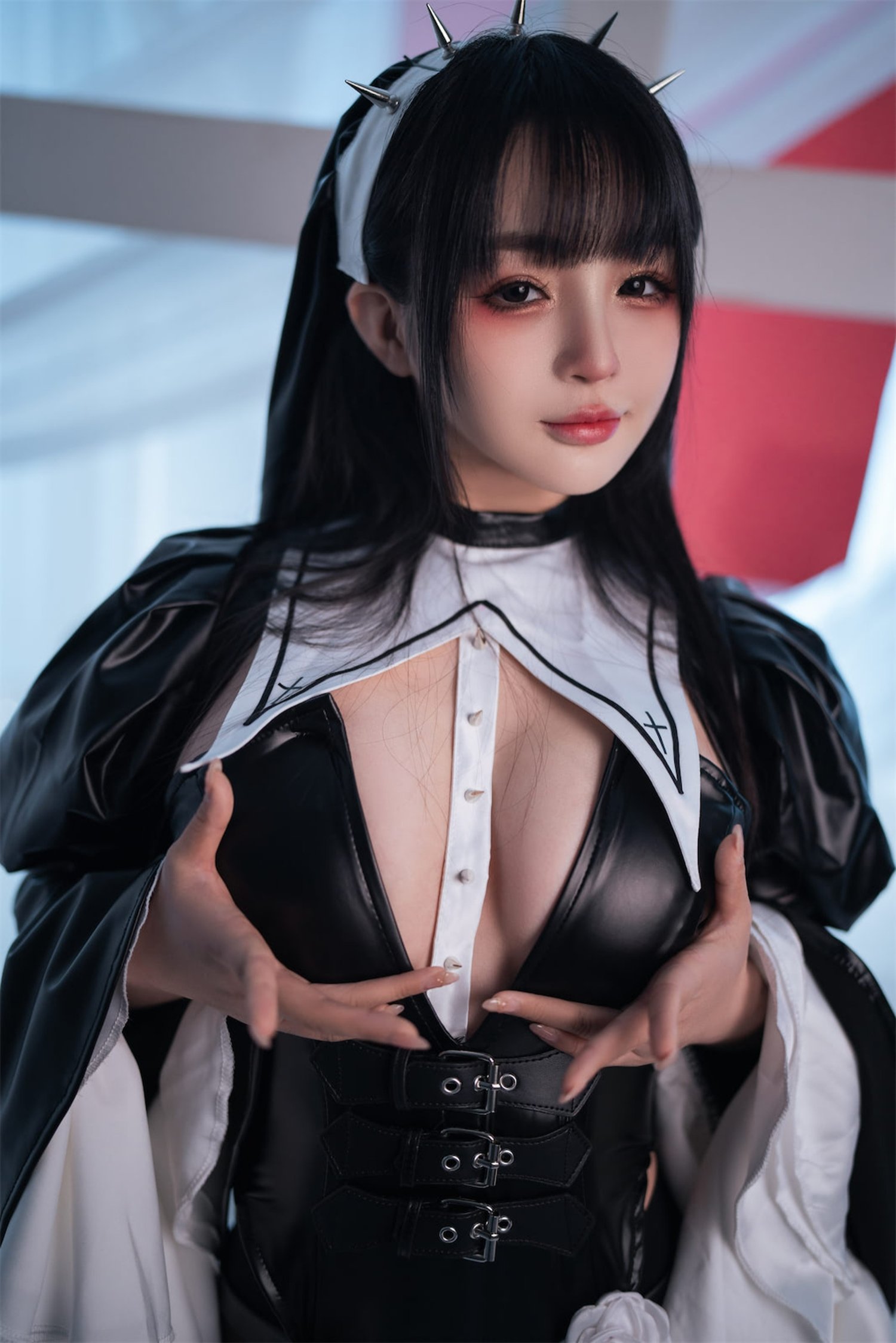 사쿠라이 네네 가죽옷 수녀