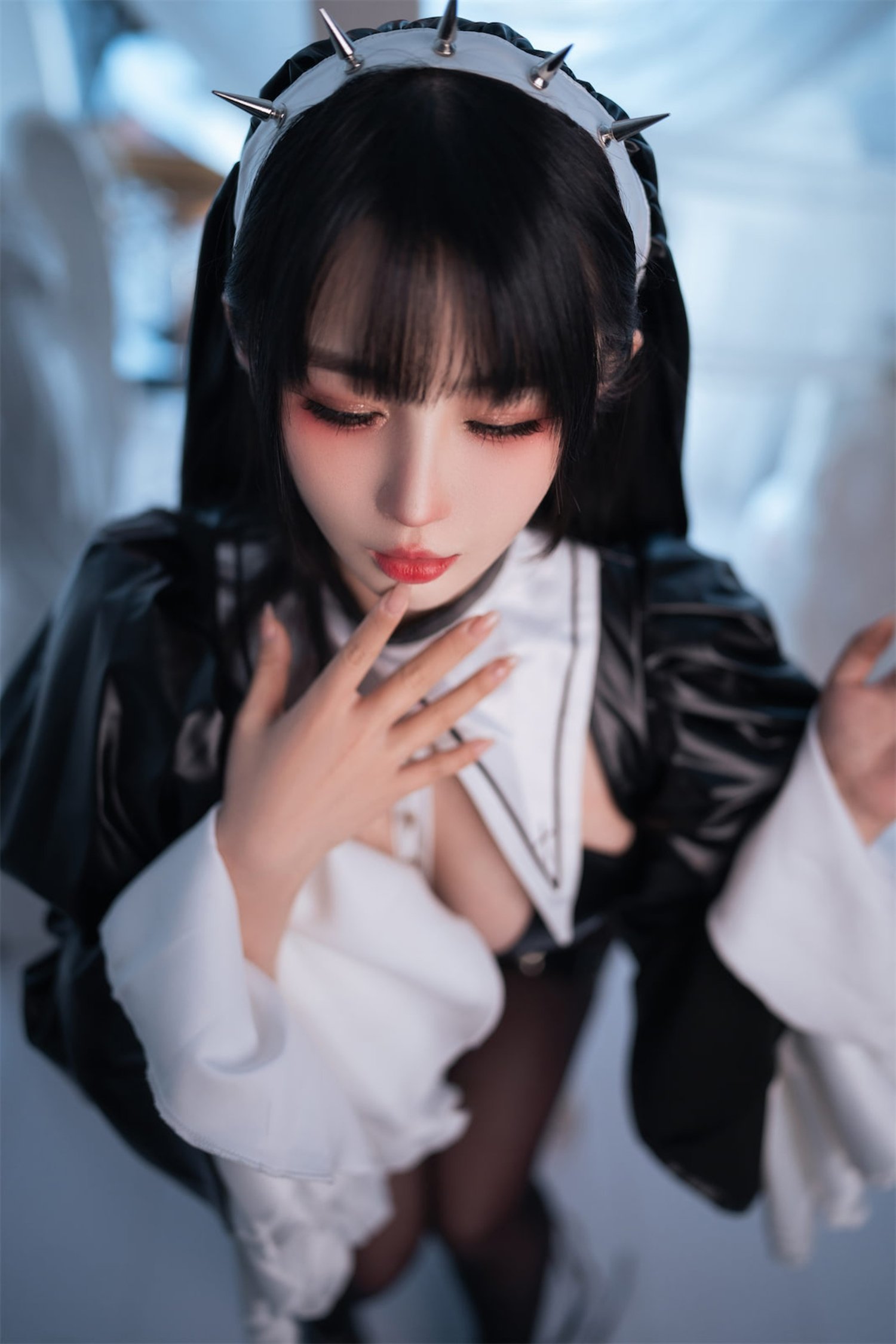 사쿠라이 네네 가죽옷 수녀