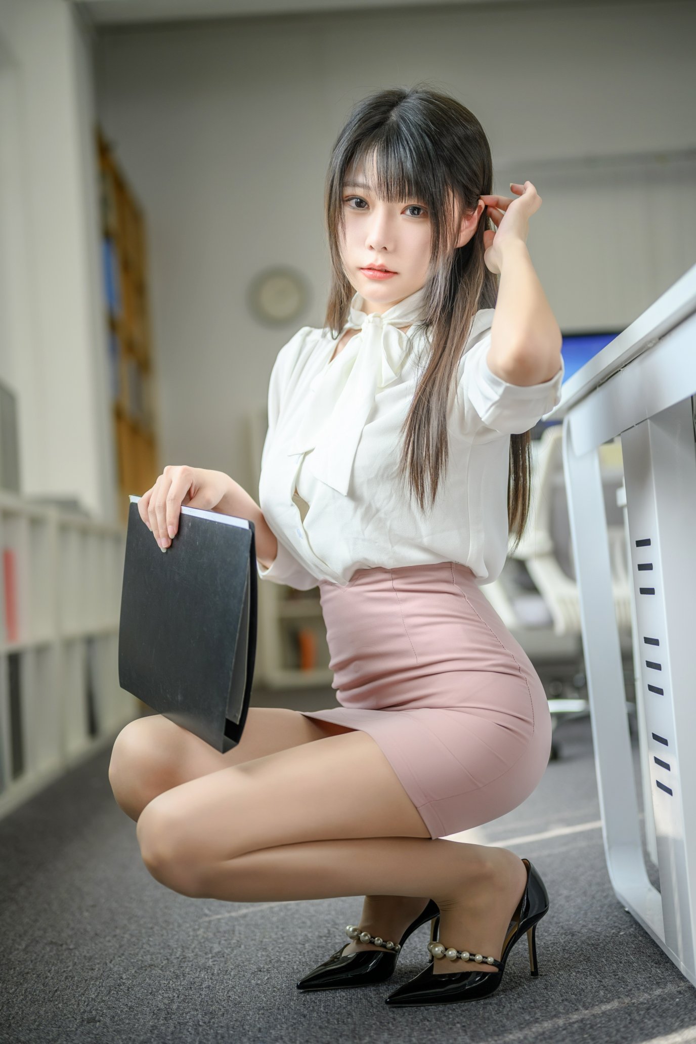 香草喵露露 忙露の職場 粉白スカート