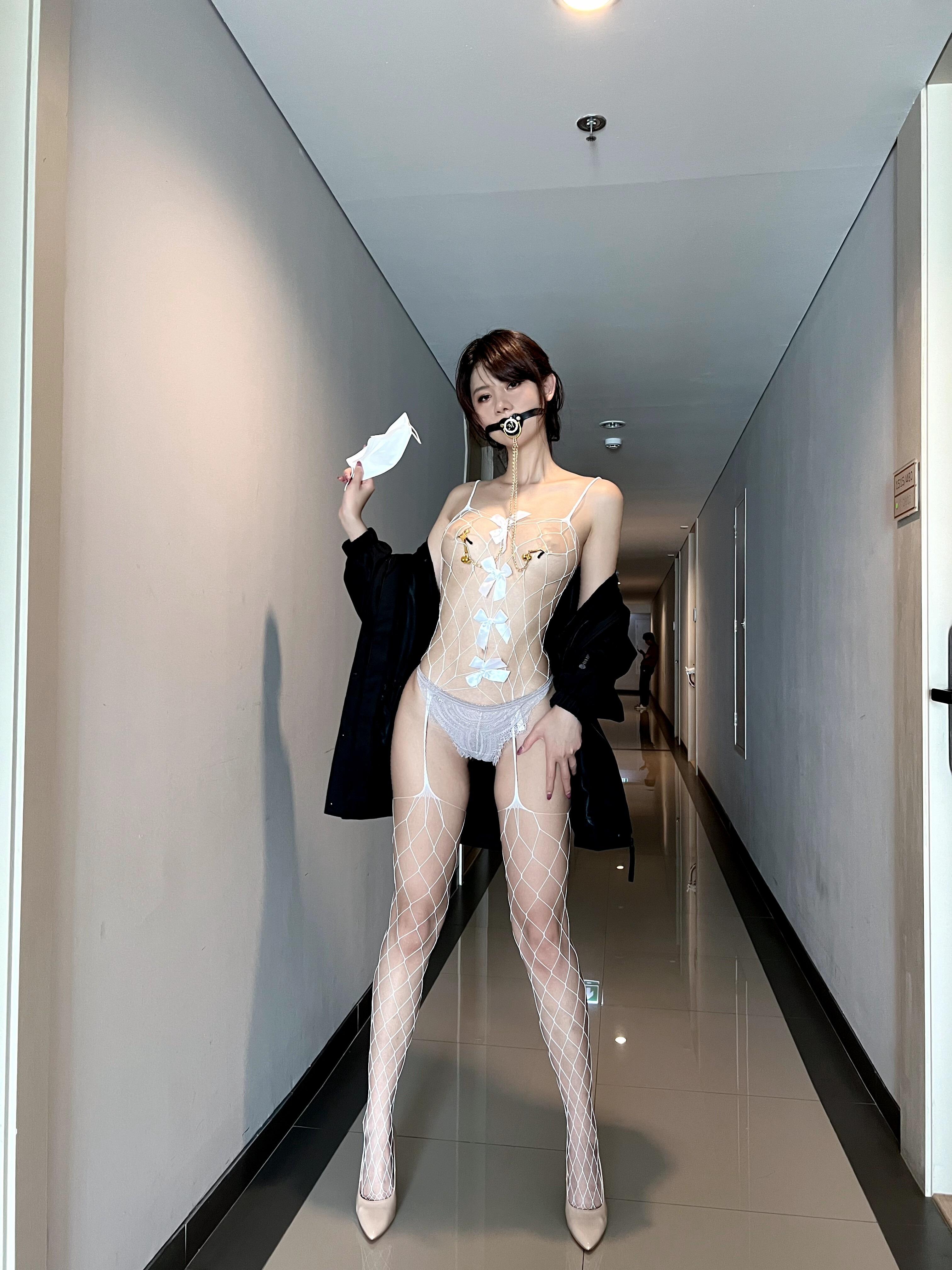 就是阿朱啊 – 海底捞+连体白丝露出 66P