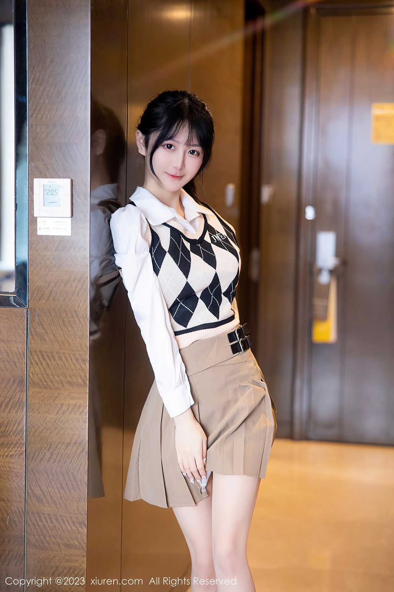 [XiuRen秀人网] 2023.02.27 No.6329 短裙美腿 谢小蒽