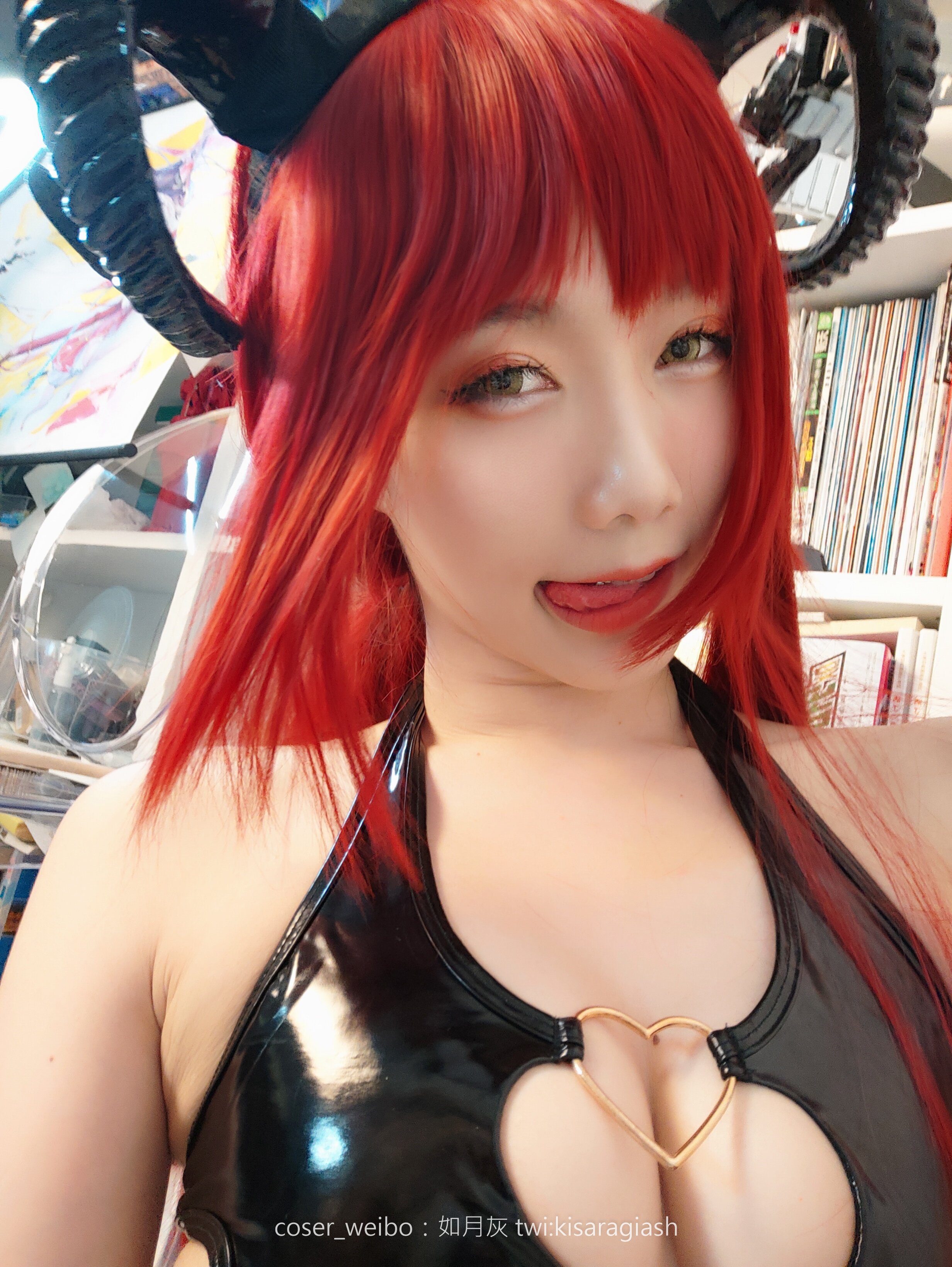 如月灰-赤髮魅魔