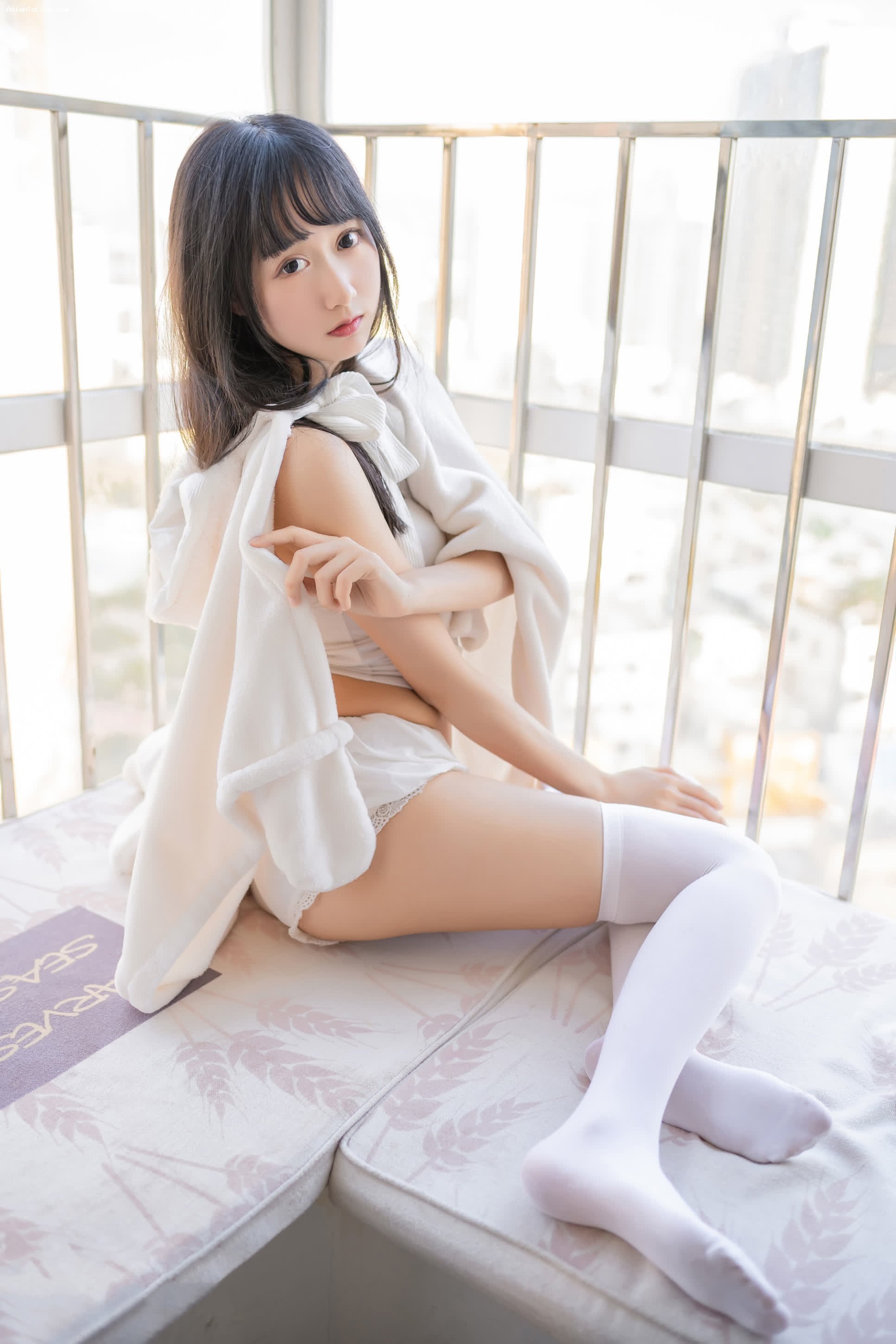 xo854_ Mộc Miên Miên OwO NO.028 Khăn tắm thỏ