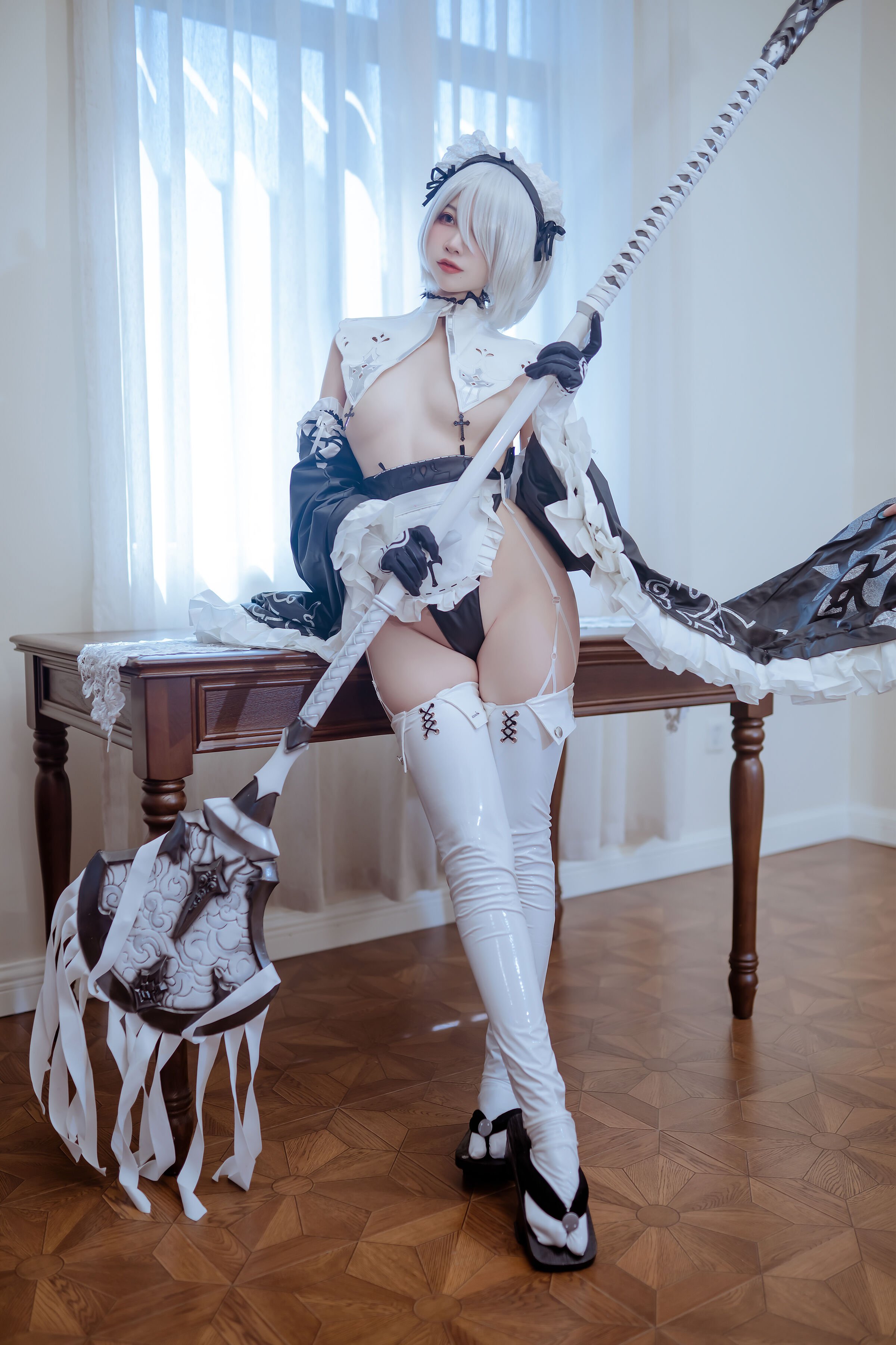 Nhị Tả Nisa - 2B Nữ Hầu