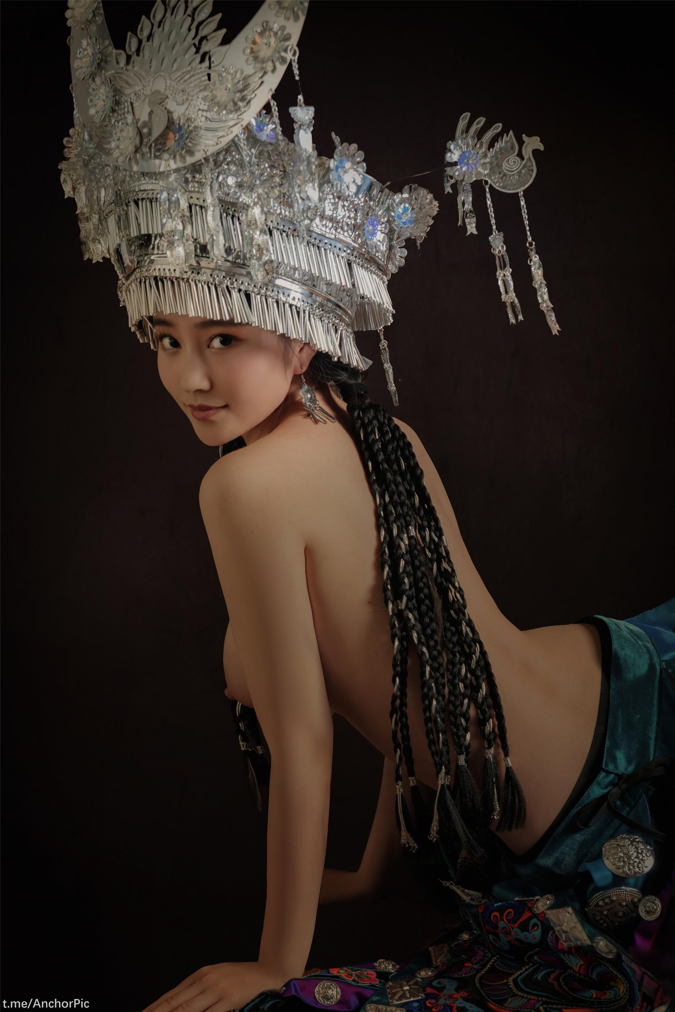 Niên Niên - Thiếu nữ Miao Biên 50P