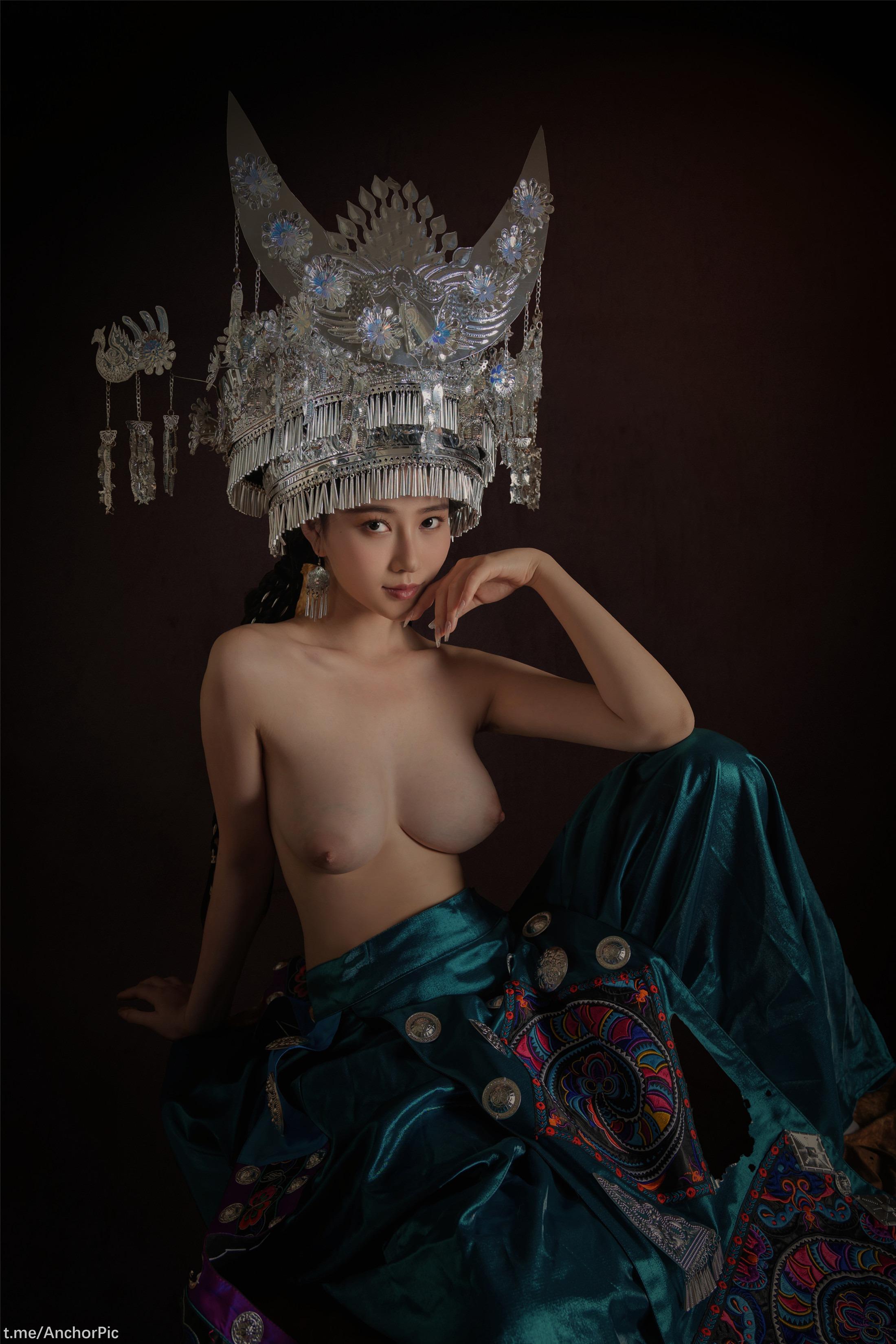 Niên Niên - Thiếu nữ Miao Biên 50P