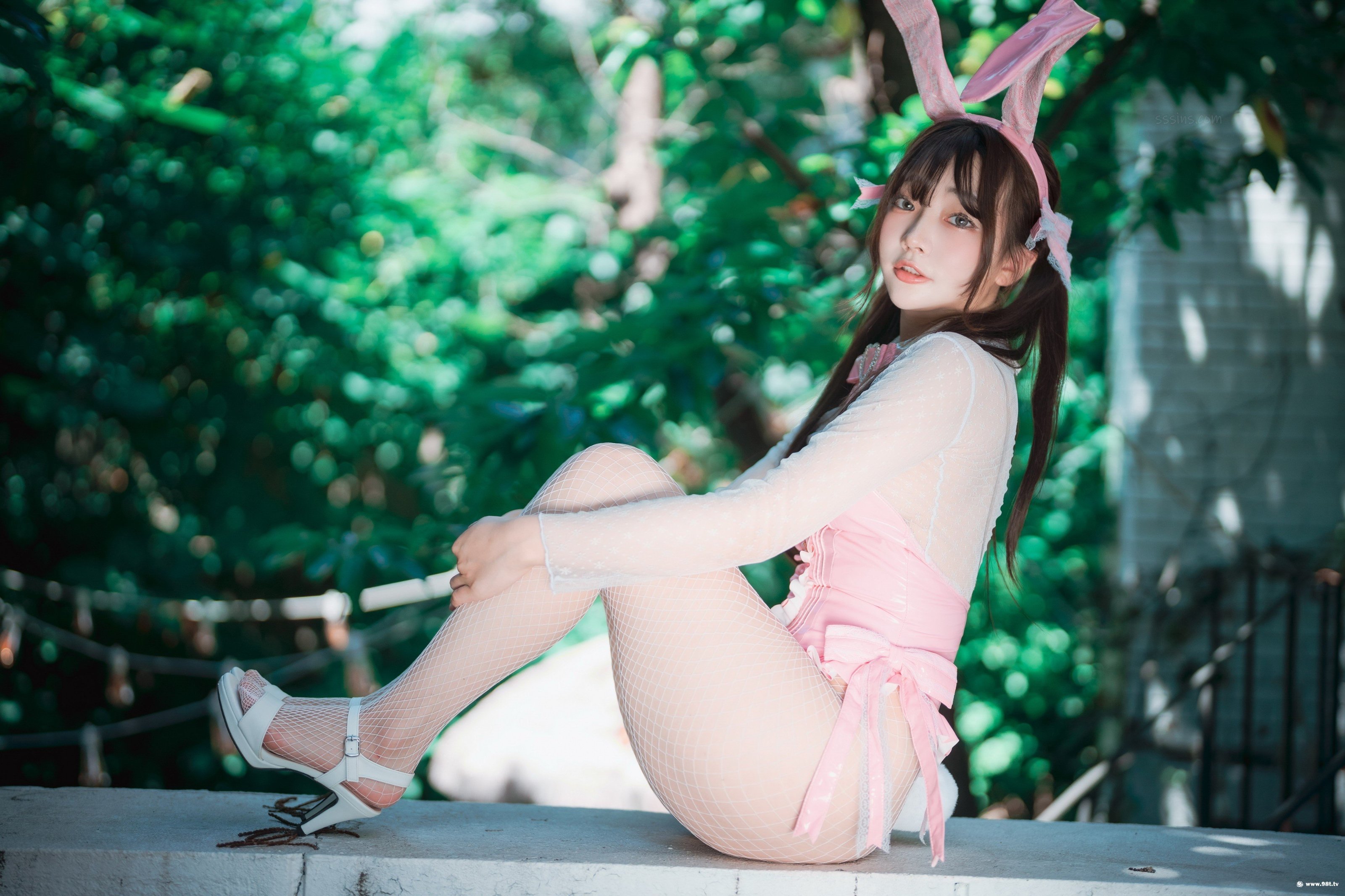 NewBom NO.004 [DJAWA] The Year of the Pink Bunny (+S.Ver) [72P]