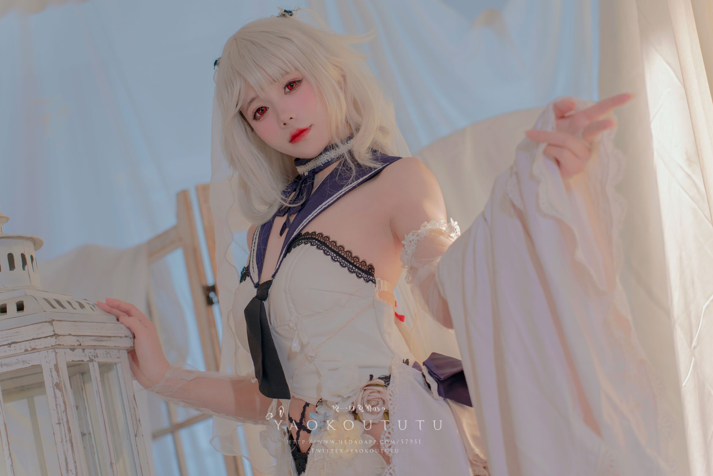 咬一口兔娘ovo 梳妝的大小姐-可畏