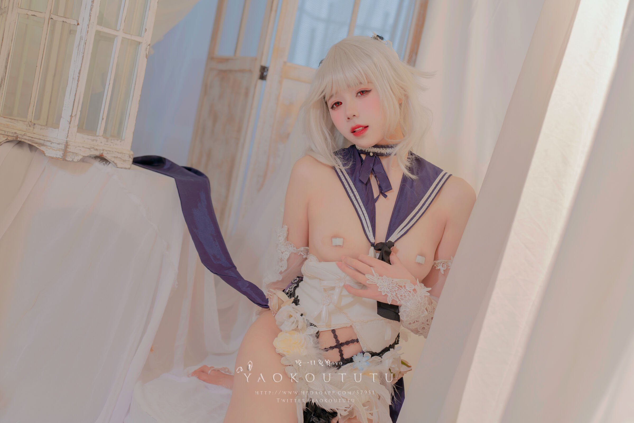 咬一口兔娘ovo 梳妝的大小姐-可畏