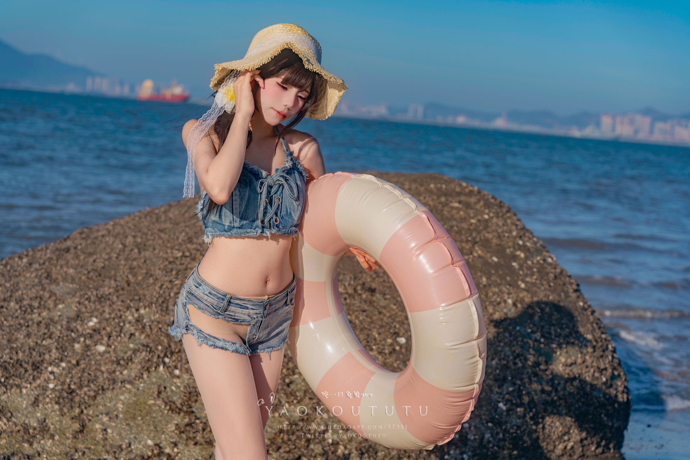 兔娘を一口噛むovo 海の夏日