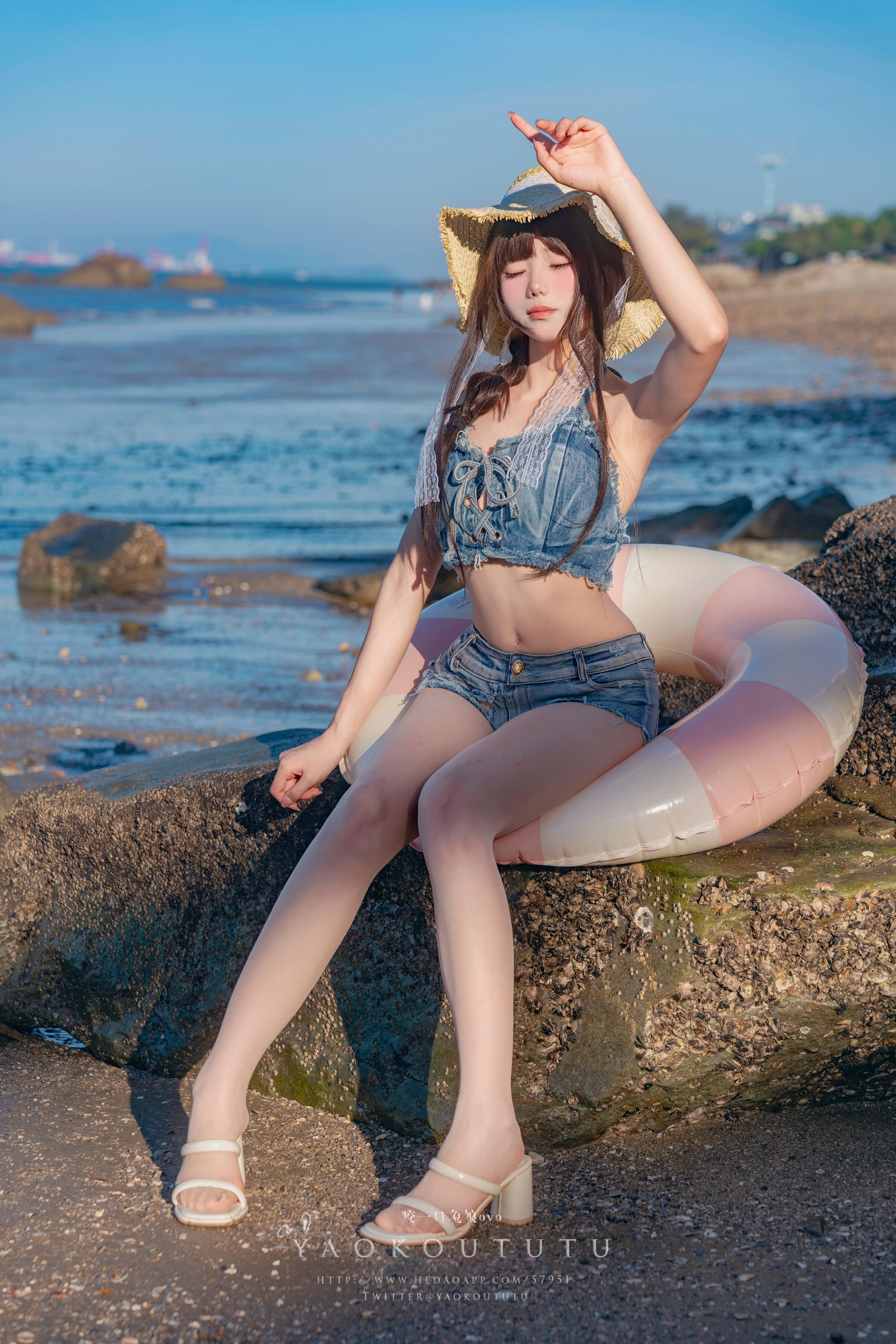 兔娘を一口噛むovo 海の夏日