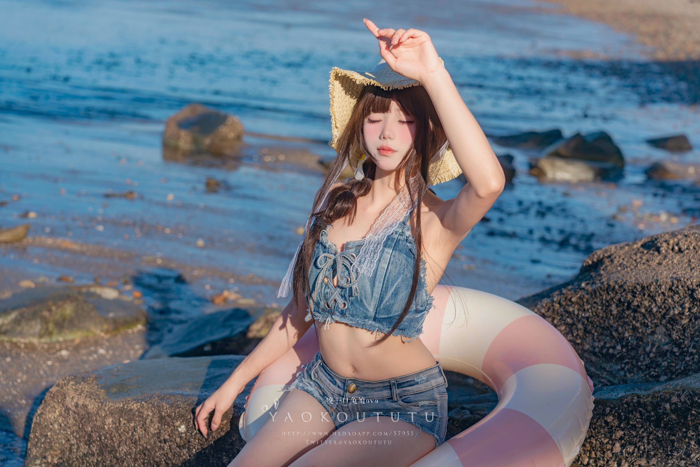 兔娘を一口噛むovo 海の夏日