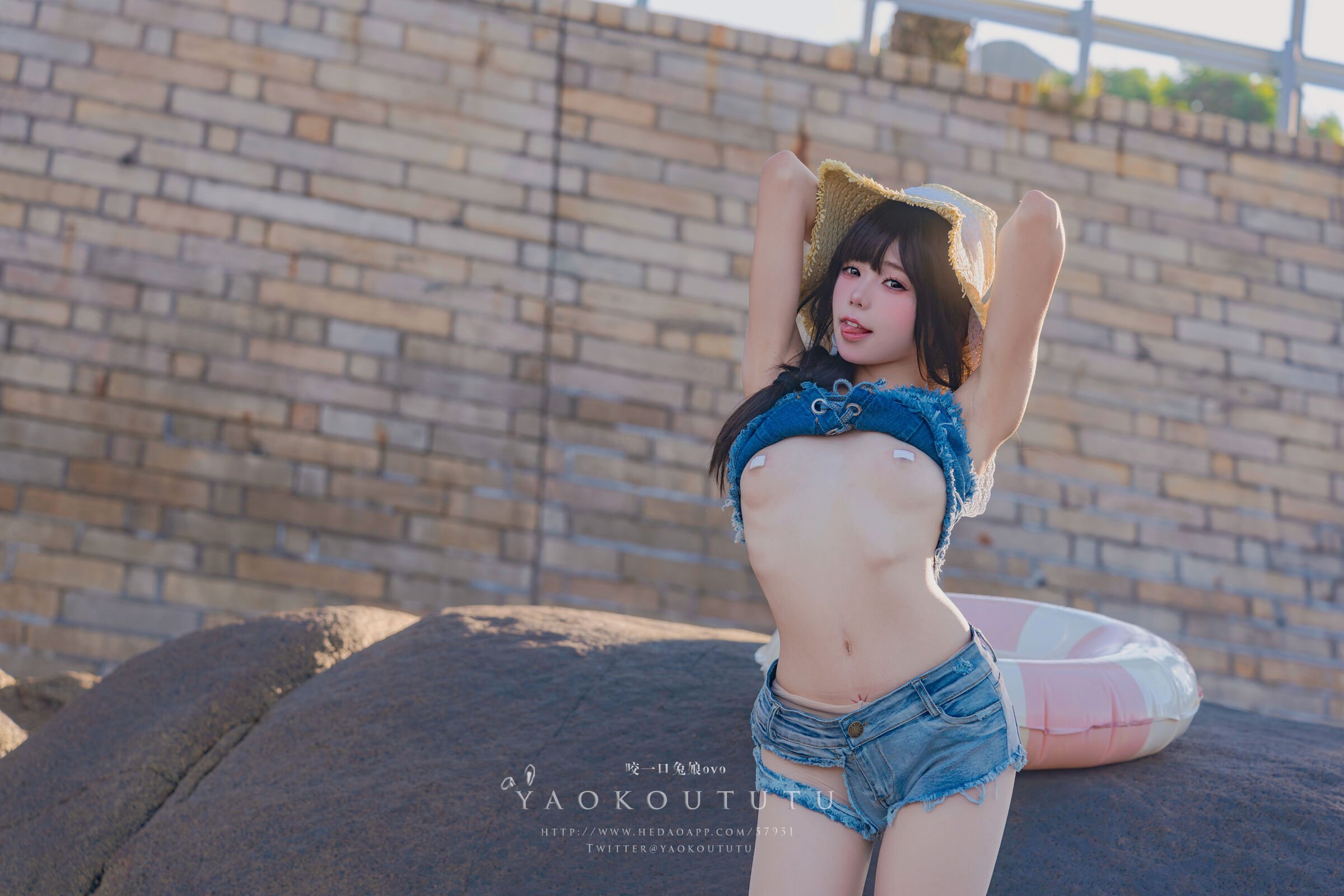 兔娘を一口噛むovo 海の夏日