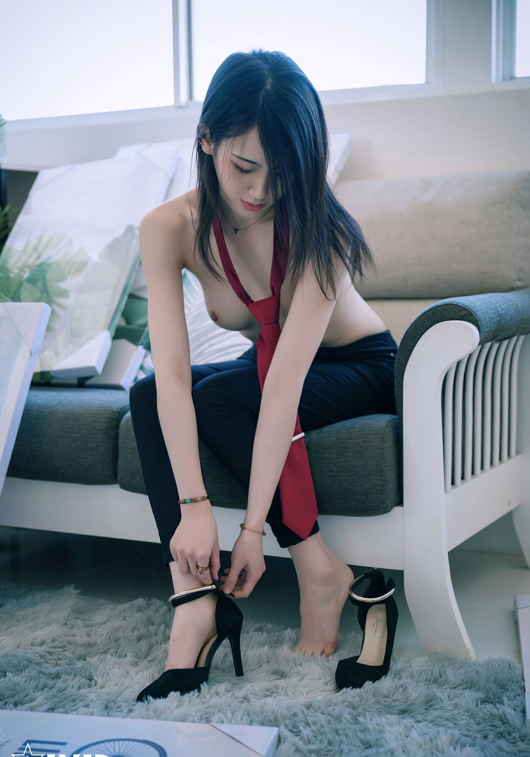 JVID อา黎《บันทึกประจำวันของนักศึกษาฝึกงานที่ทำงานเปลือยกาย》