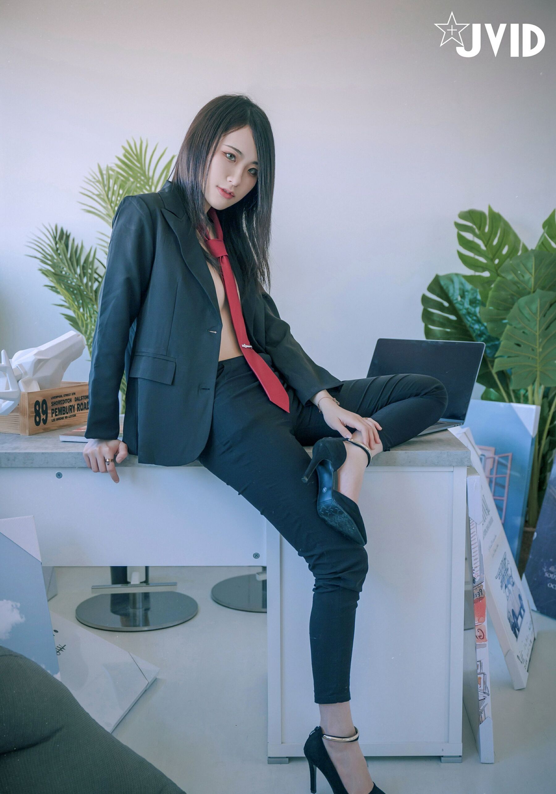 JVID อา黎《บันทึกประจำวันของนักศึกษาฝึกงานที่ทำงานเปลือยกาย》