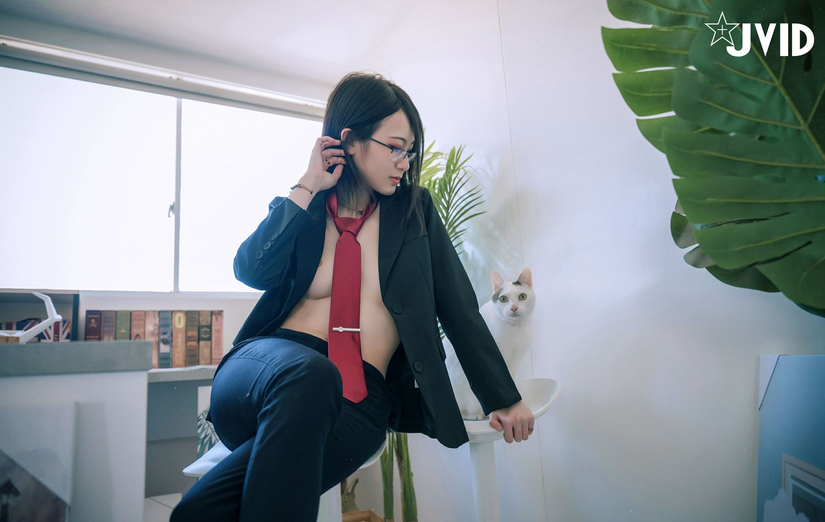 JVID อา黎《บันทึกประจำวันของนักศึกษาฝึกงานที่ทำงานเปลือยกาย》