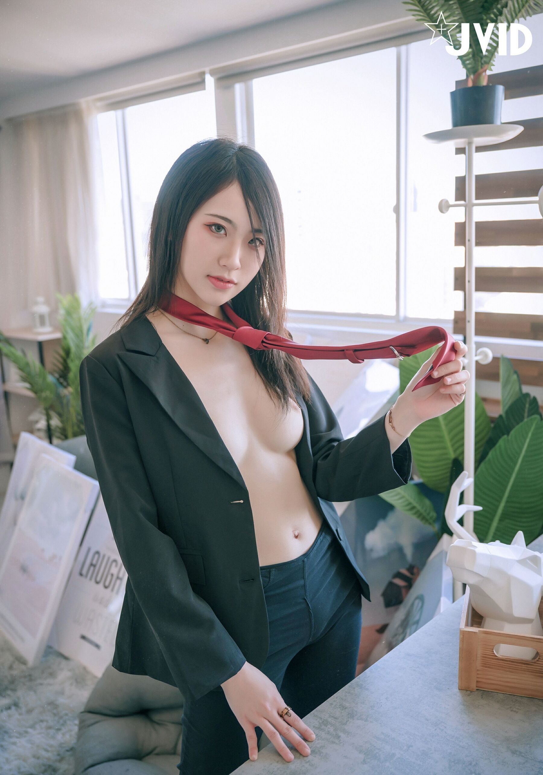 JVID อา黎《บันทึกประจำวันของนักศึกษาฝึกงานที่ทำงานเปลือยกาย》