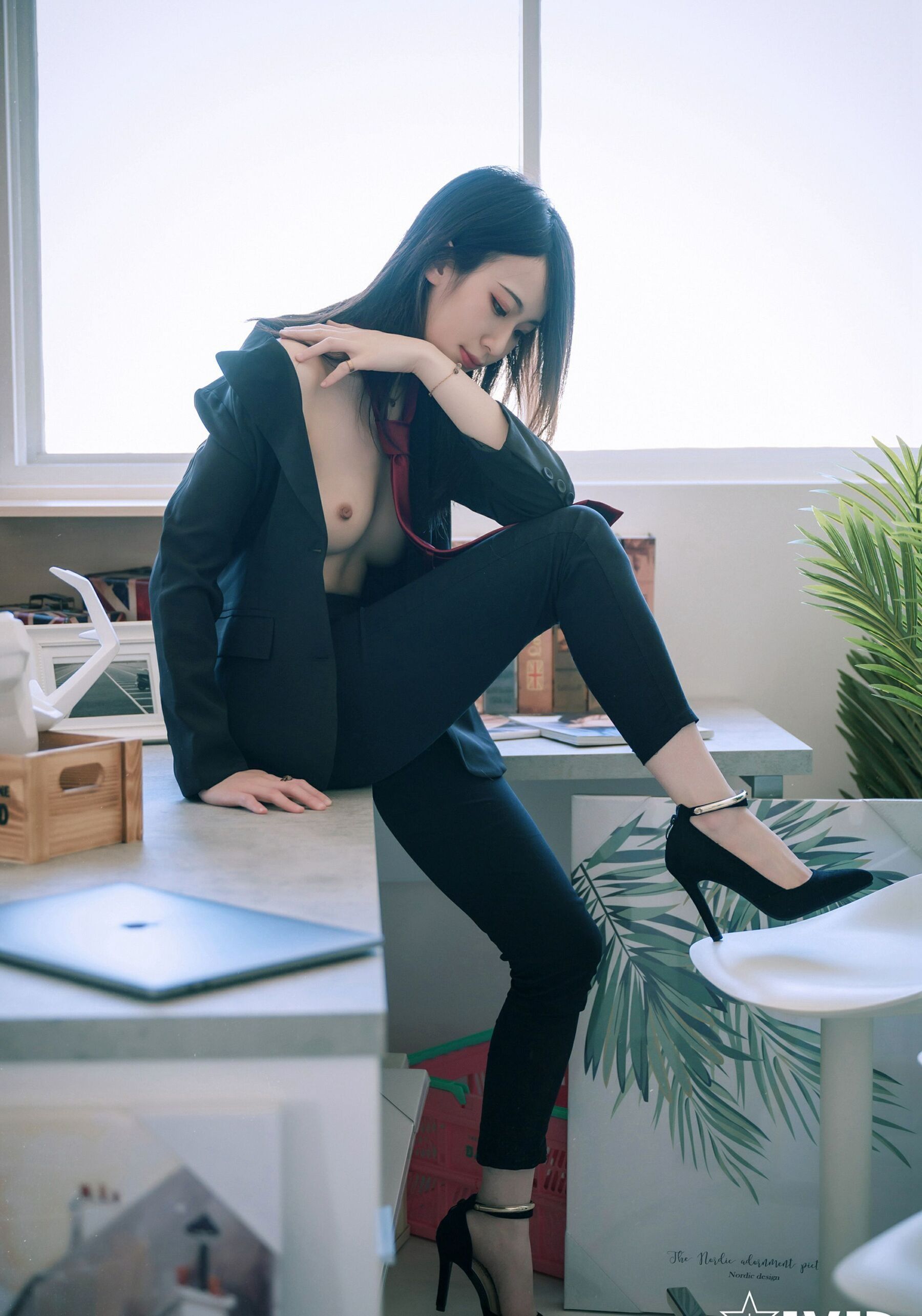 JVID อา黎《บันทึกประจำวันของนักศึกษาฝึกงานที่ทำงานเปลือยกาย》