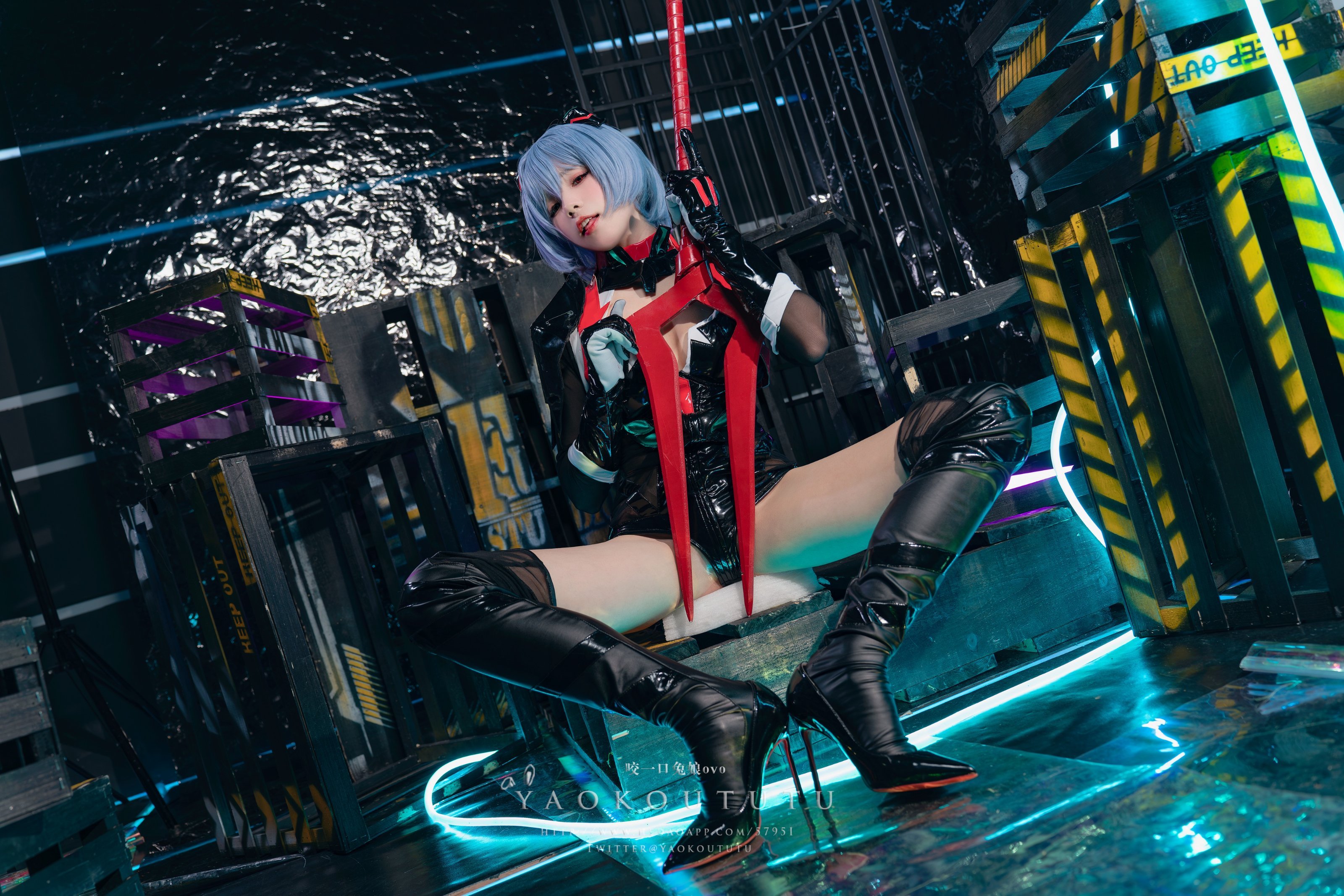 Take a bite of the bunny girl ovo - Black Lingbo