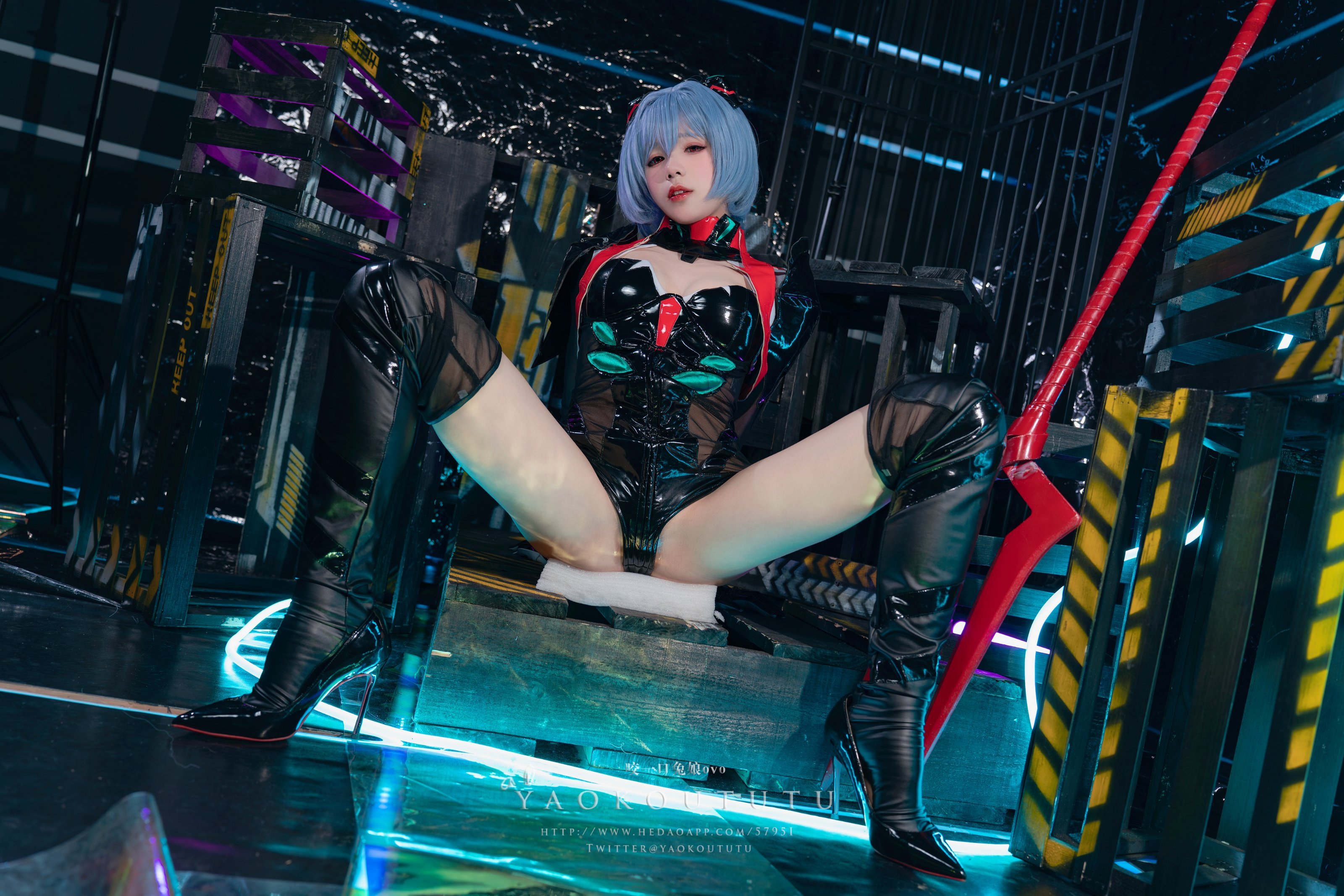Take a bite of the bunny girl ovo - Black Lingbo