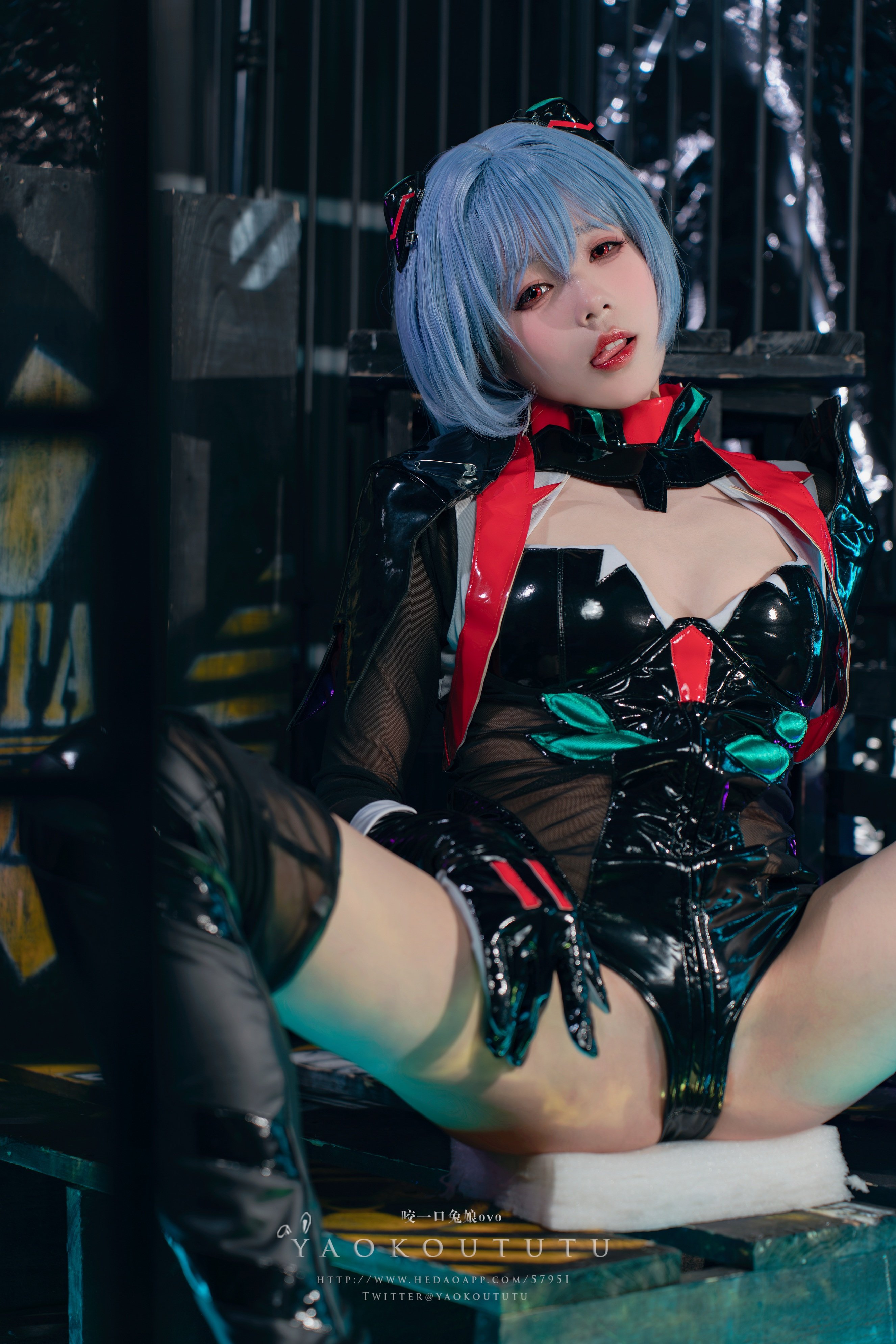 Take a bite of the bunny girl ovo - Black Lingbo