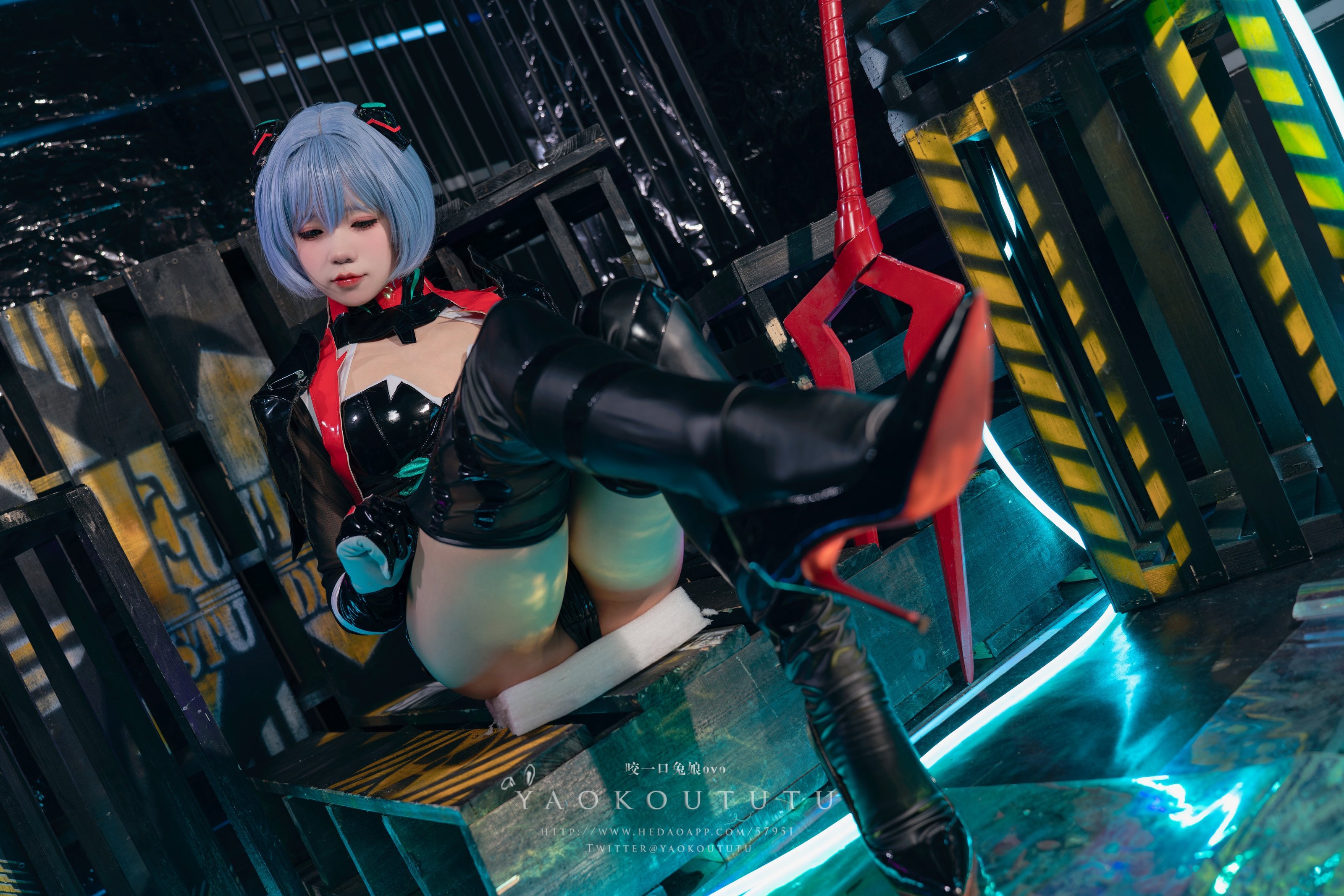 Take a bite of the bunny girl ovo - Black Lingbo