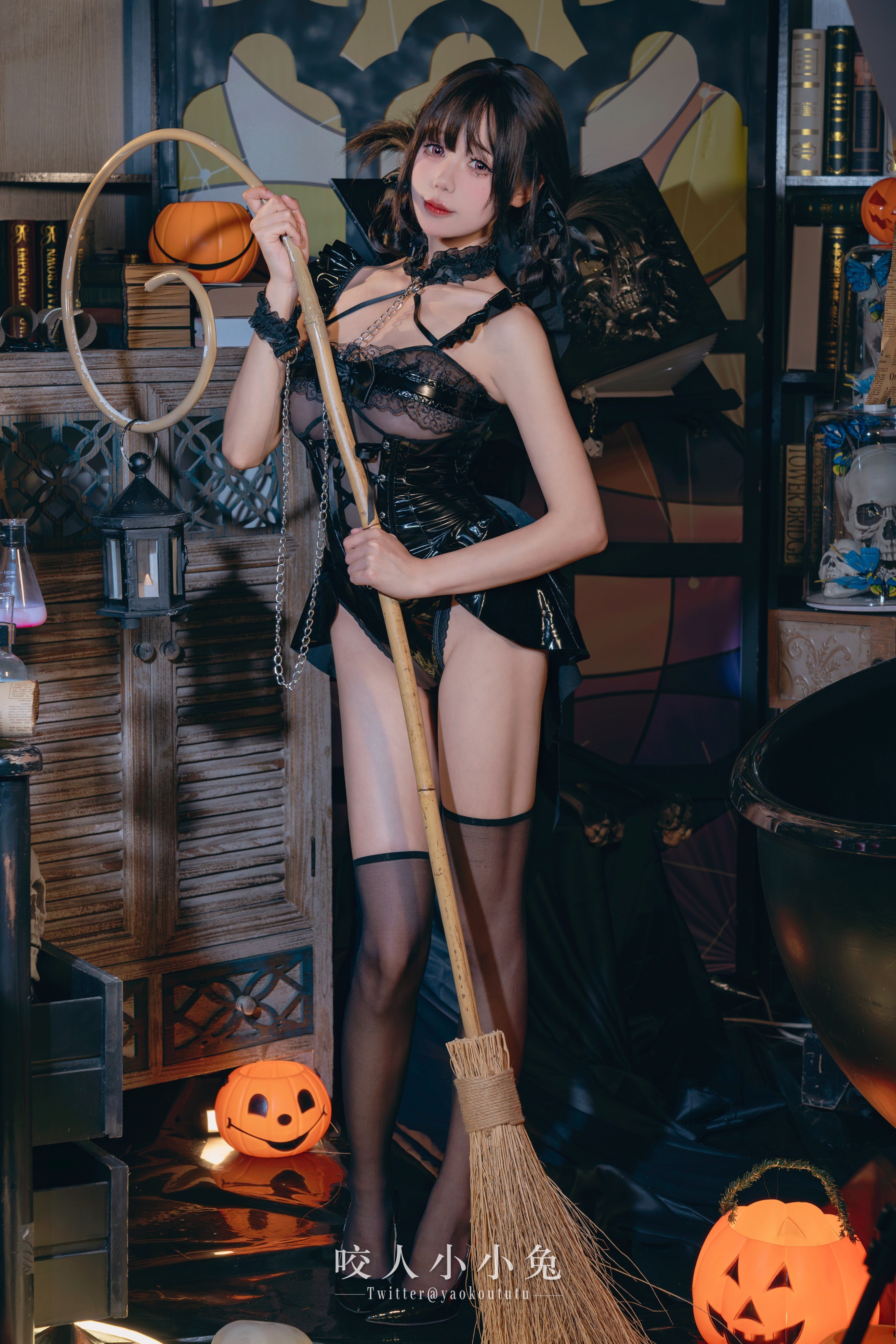 Cắn một miếng Thỏ Nương ovo - Quỷ nhỏ Halloween