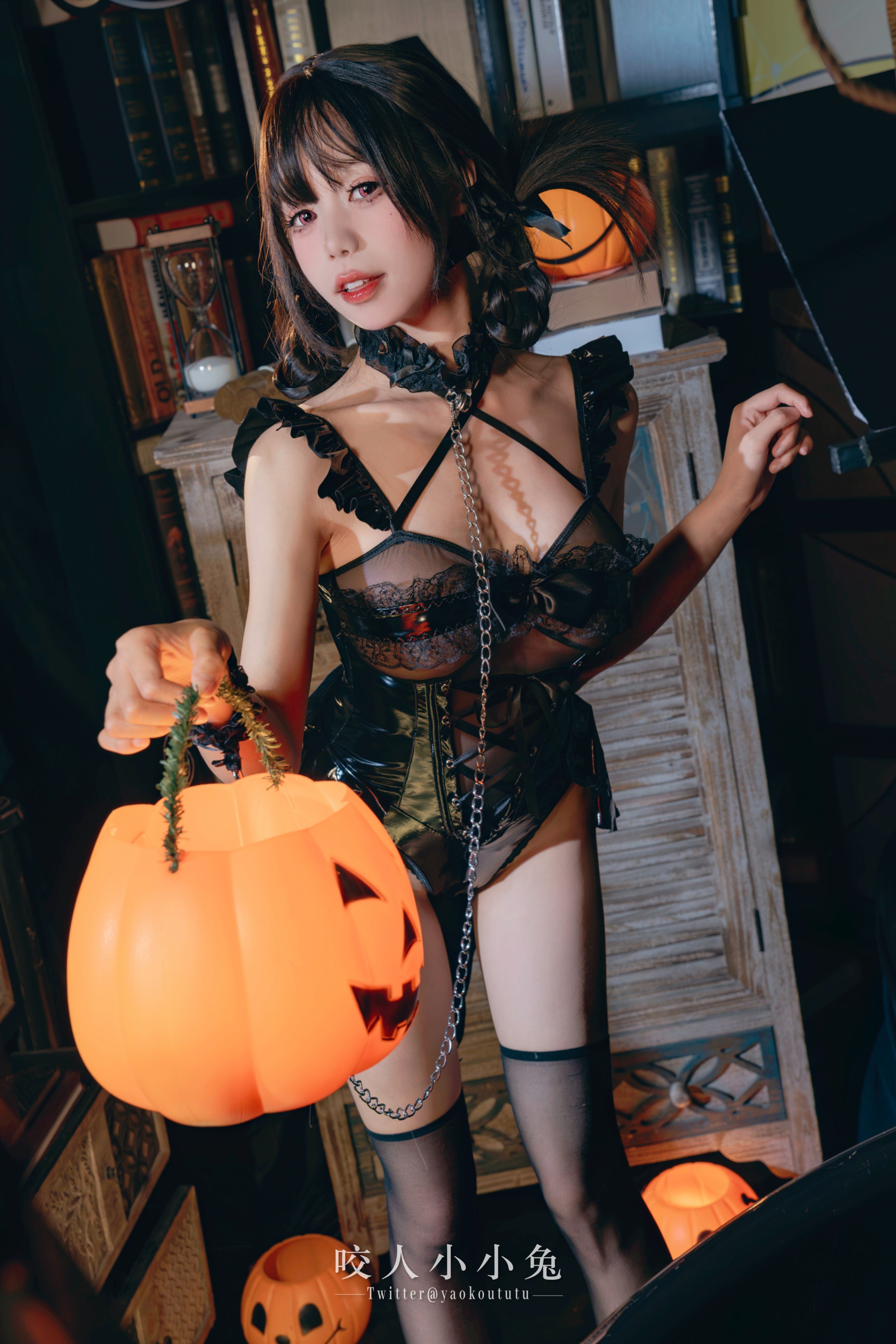 Cắn một miếng Thỏ Nương ovo - Quỷ nhỏ Halloween