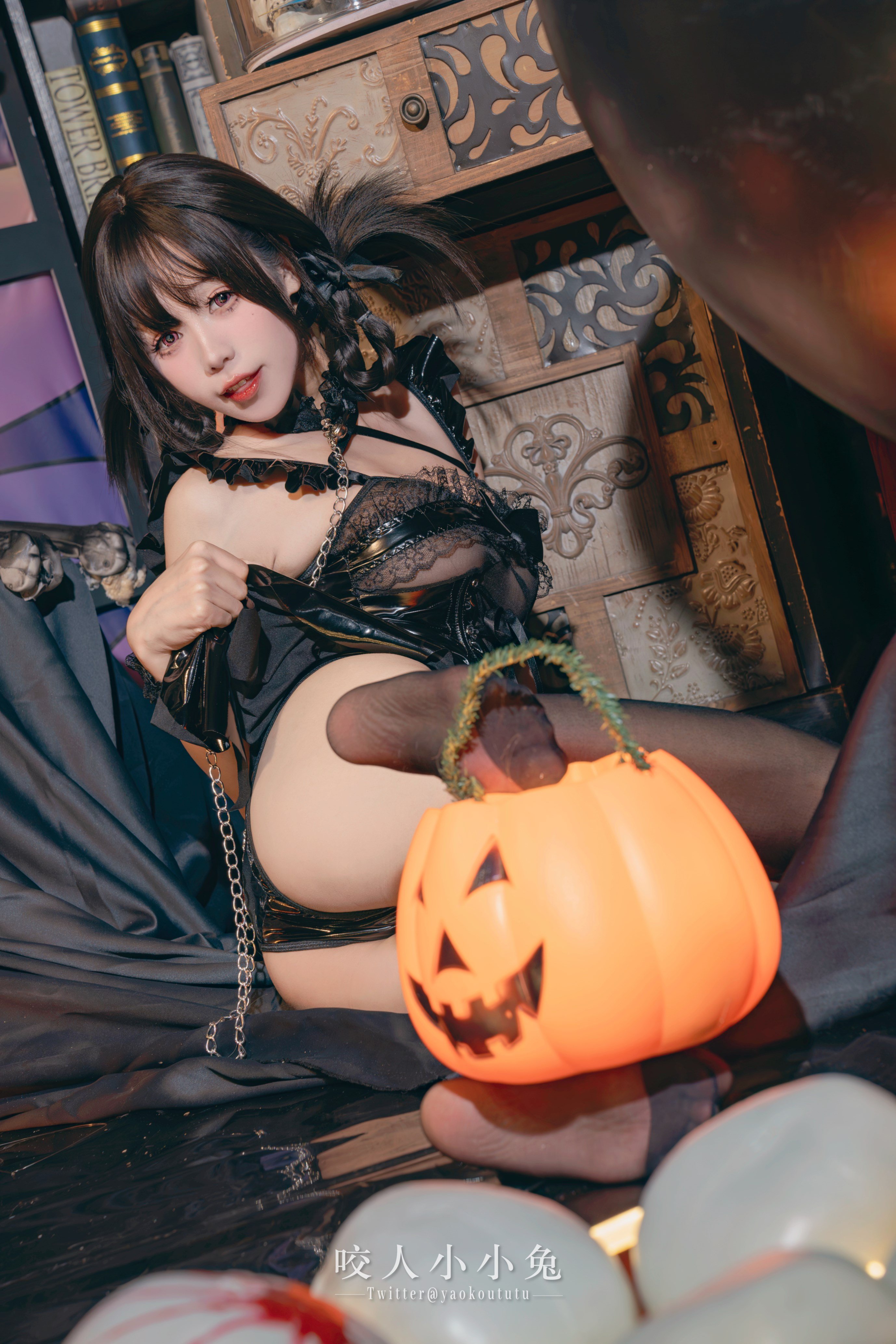 Cắn một miếng Thỏ Nương ovo - Quỷ nhỏ Halloween