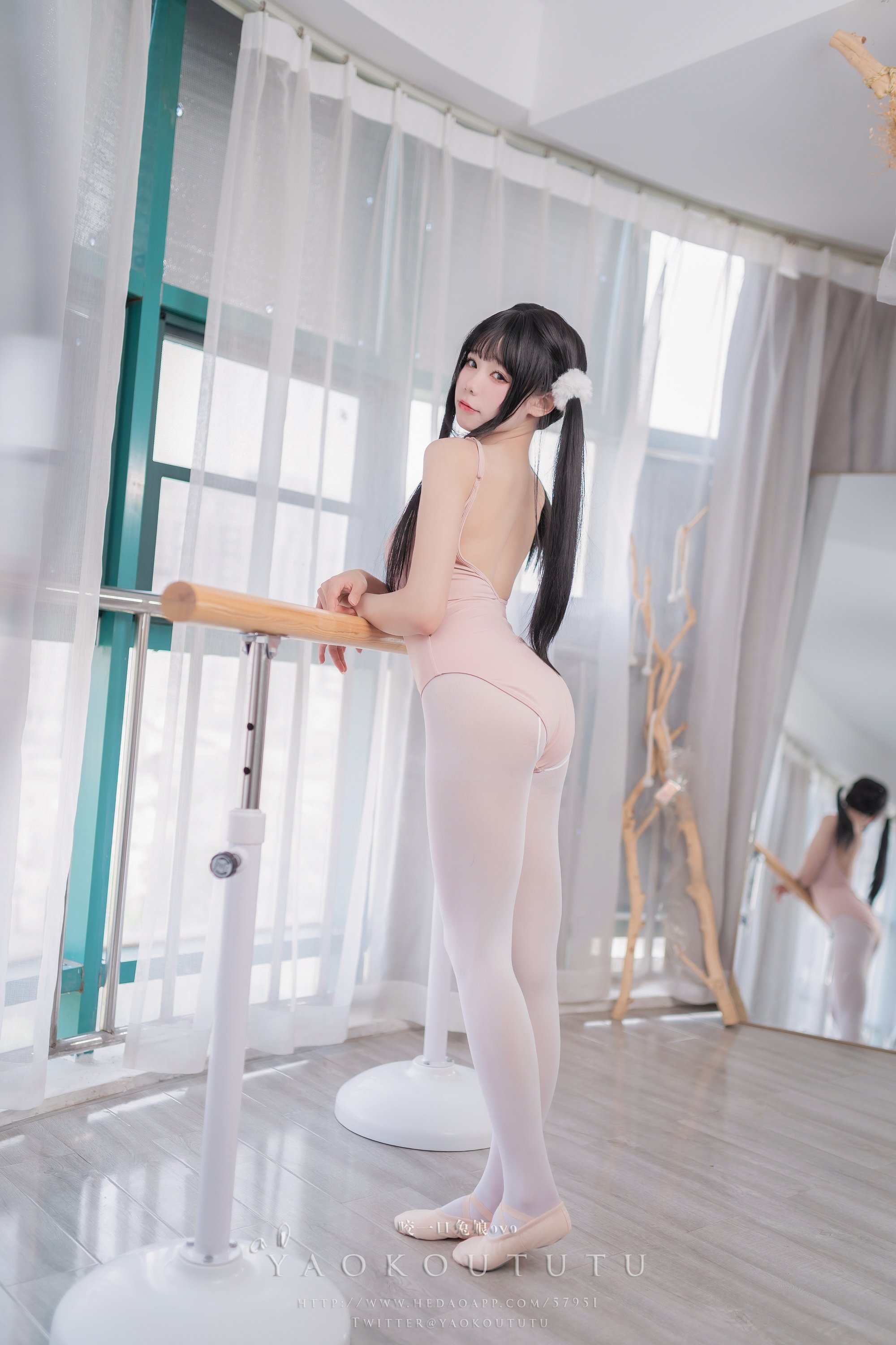 한 입 베어물기 투냥 ovo - 제때에 이르지 못한 댄스 수업